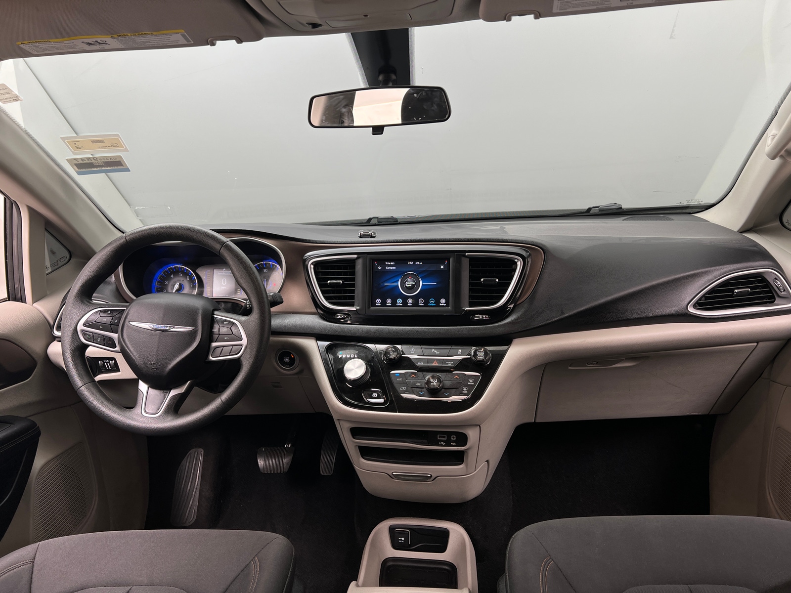 Thumbnail: 2018 Chrysler Pacifica - 3