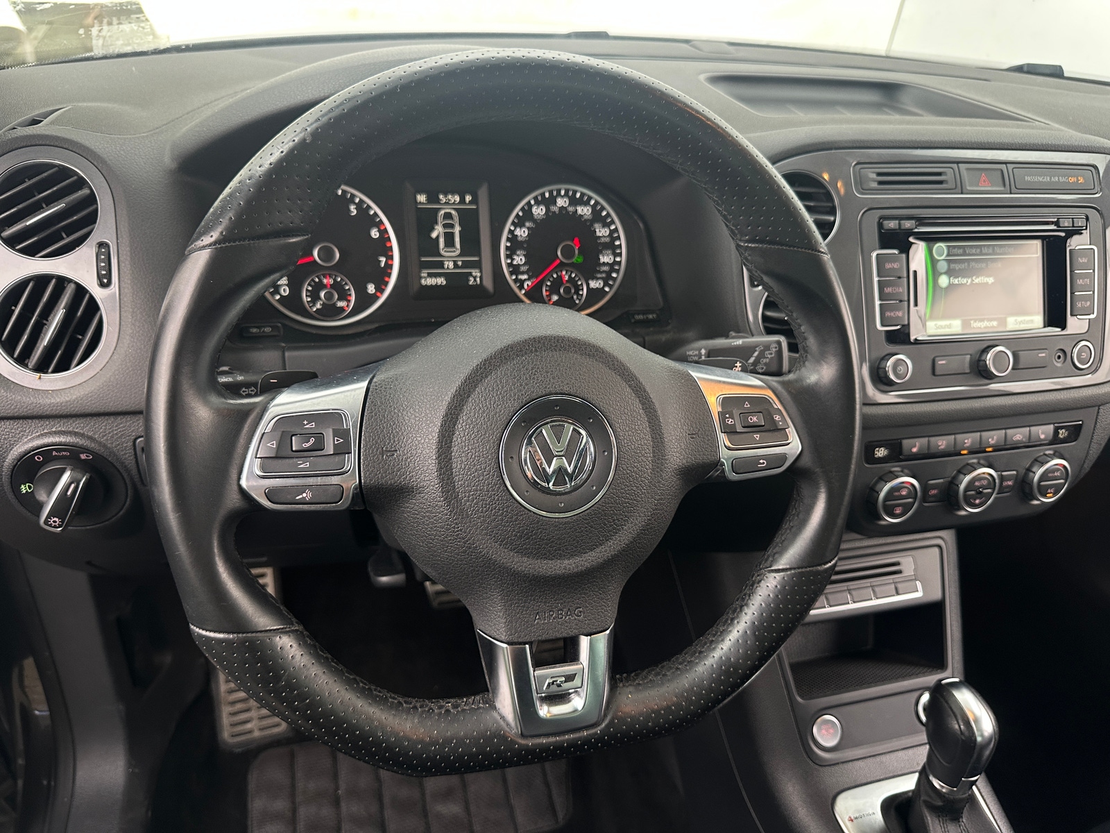 Thumbnail: 2014 Volkswagen Tiguan - 5