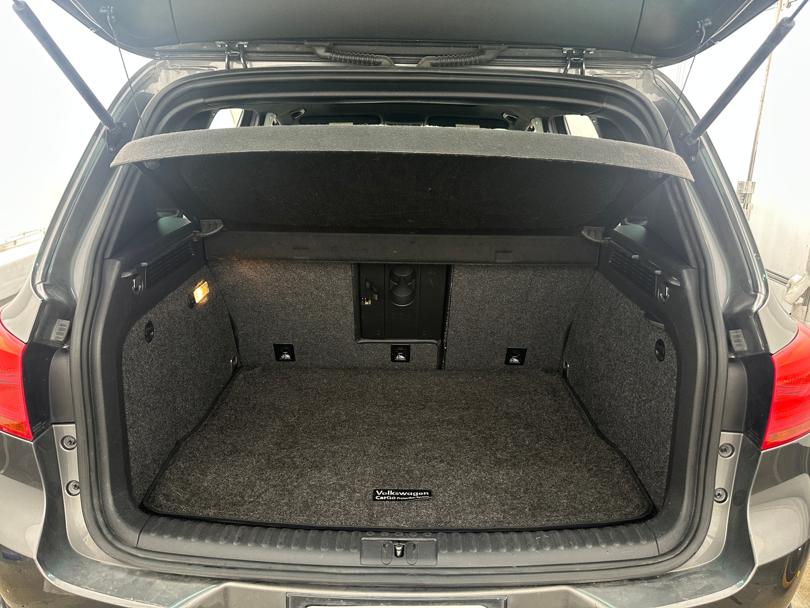 Thumbnail: 2014 Volkswagen Tiguan - 7