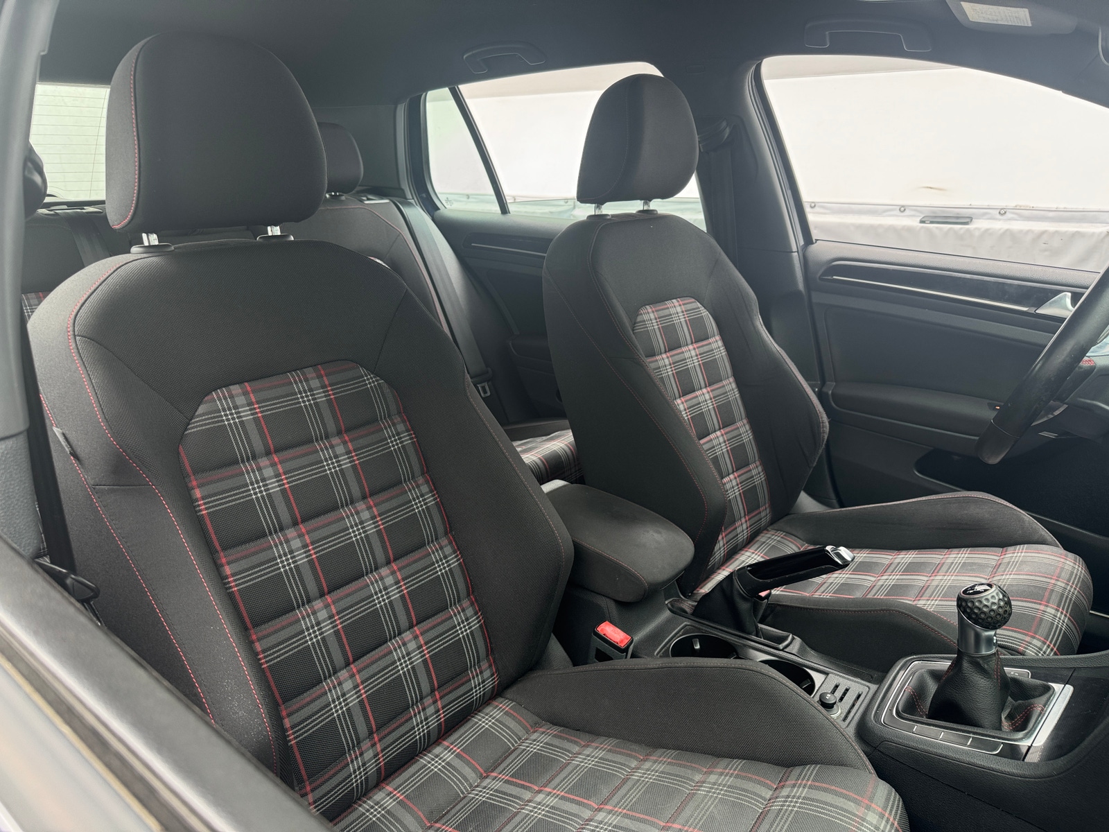 Thumbnail: 2016 Volkswagen Golf - 2