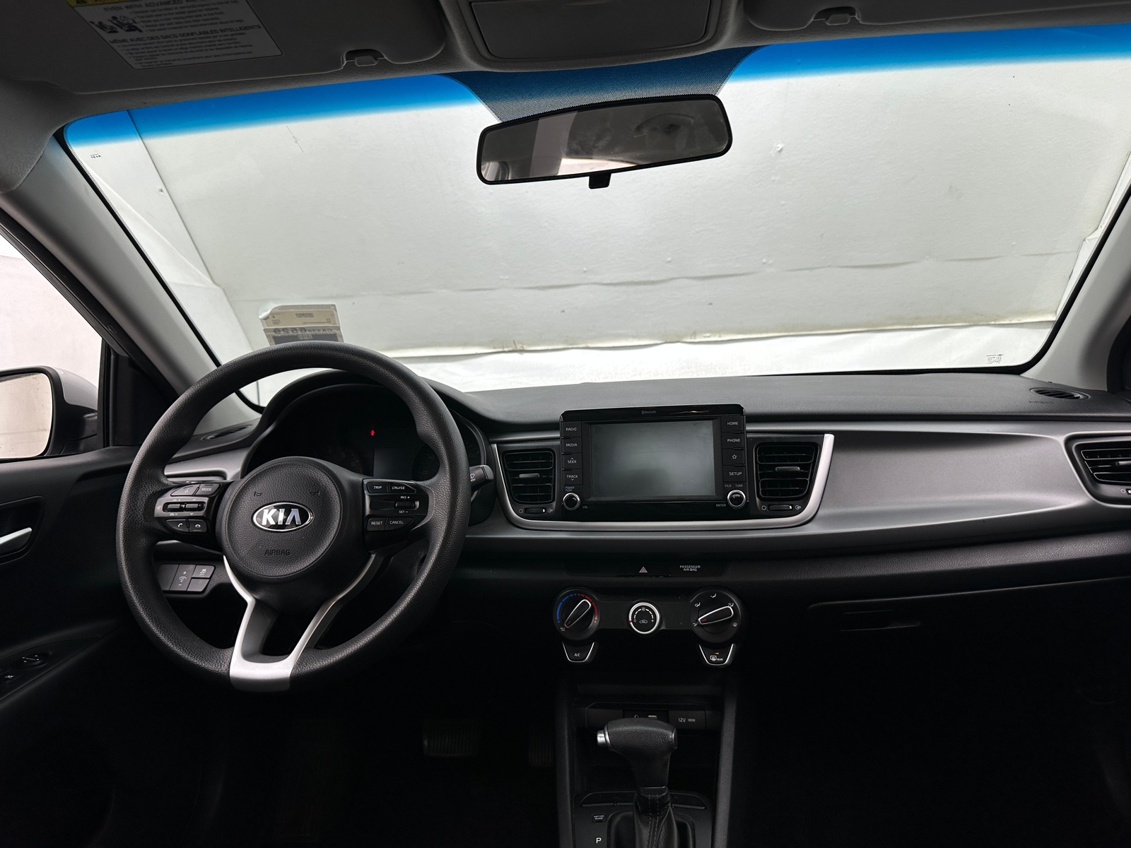 Thumbnail: 2020 Kia Rio - 3