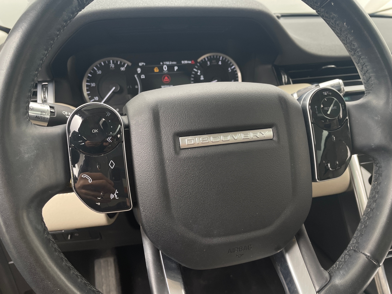 Thumbnail: 2020 Land Rover Discovery Sport - 4