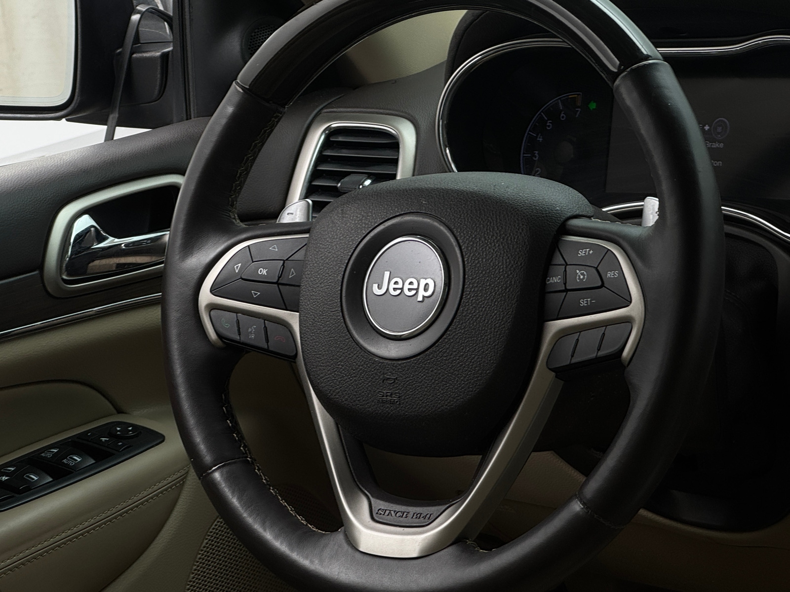Thumbnail: 2017 Jeep Grand Cherokee - 4