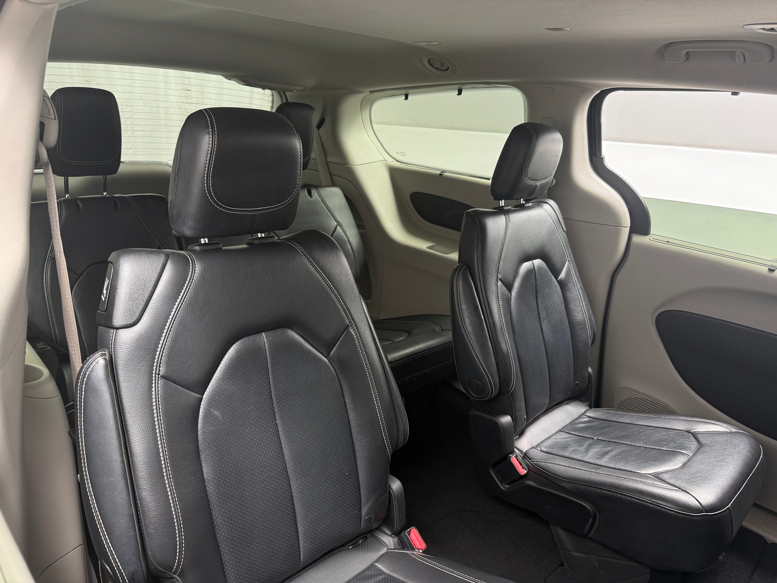 Thumbnail: 2022 Chrysler Pacifica - 5