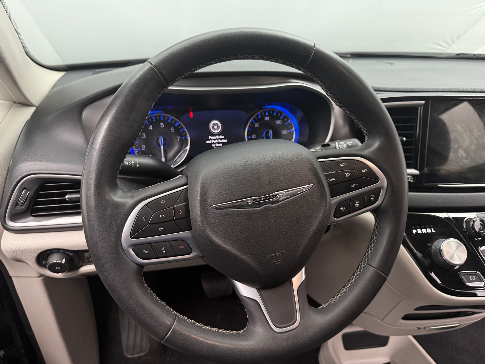 Thumbnail: 2022 Chrysler Pacifica - 4