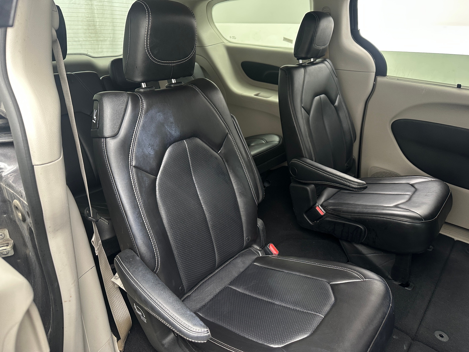 Thumbnail: 2023 Chrysler Pacifica - 5