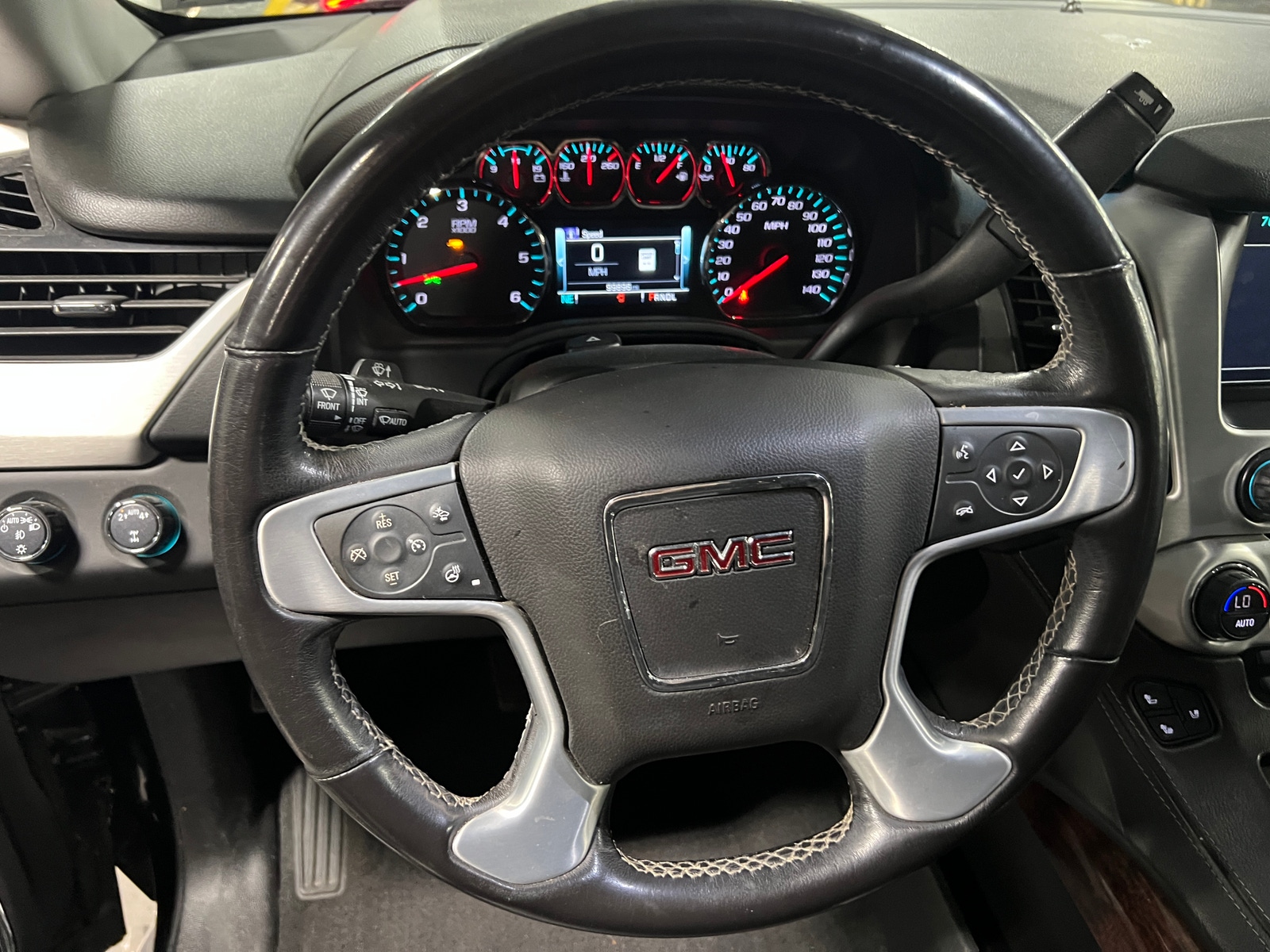 Thumbnail: 2019 GMC Yukon XL - 4
