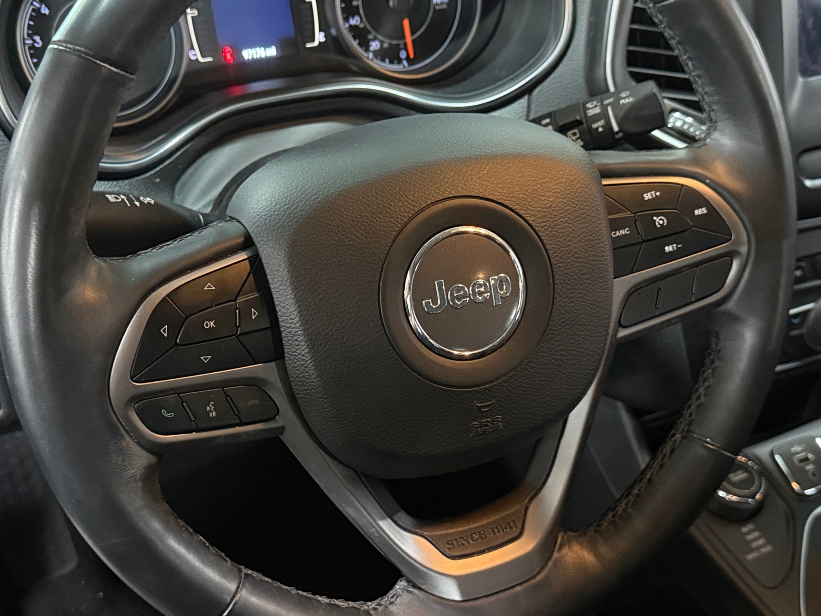 Thumbnail: 2019 Jeep Cherokee - 5