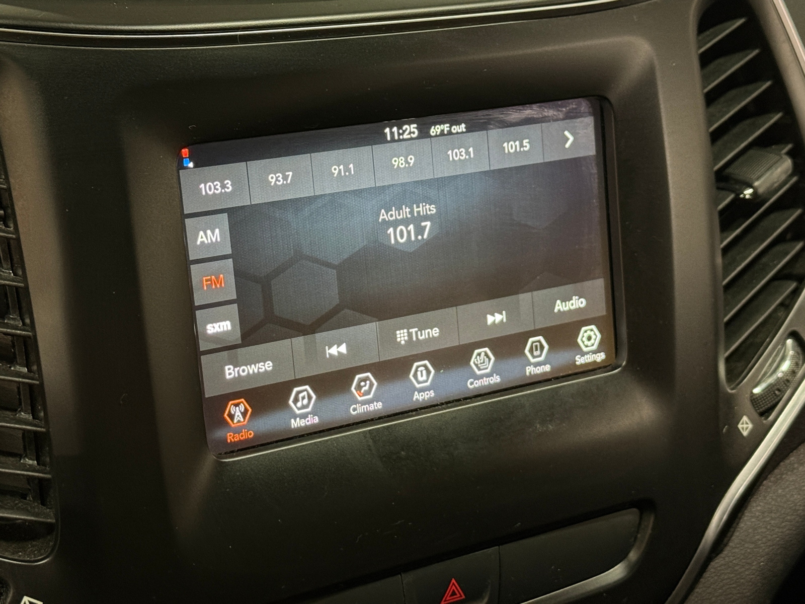 Thumbnail: 2019 Jeep Cherokee - 4