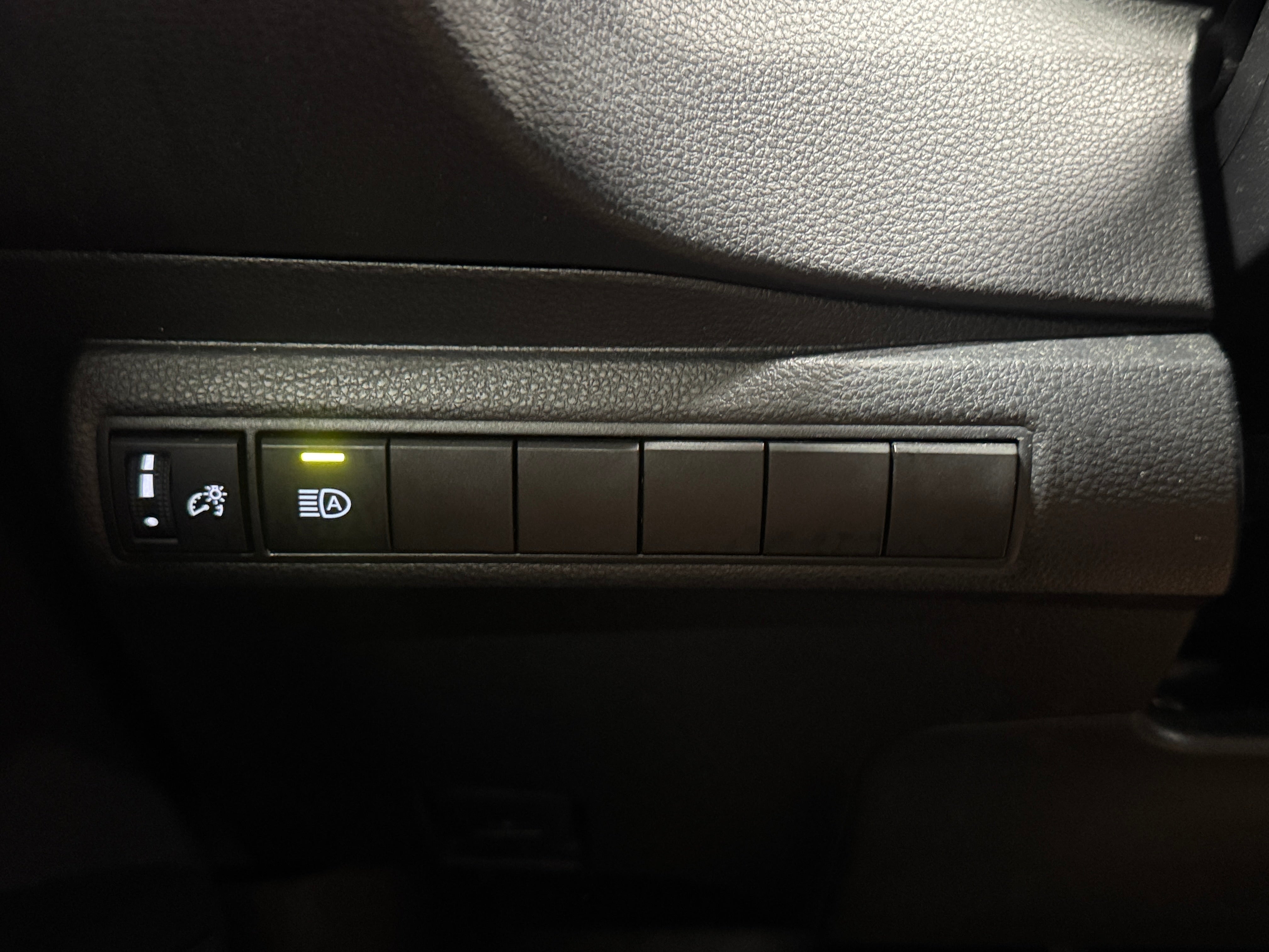 2024 Toyota Corolla LE - Photo 8