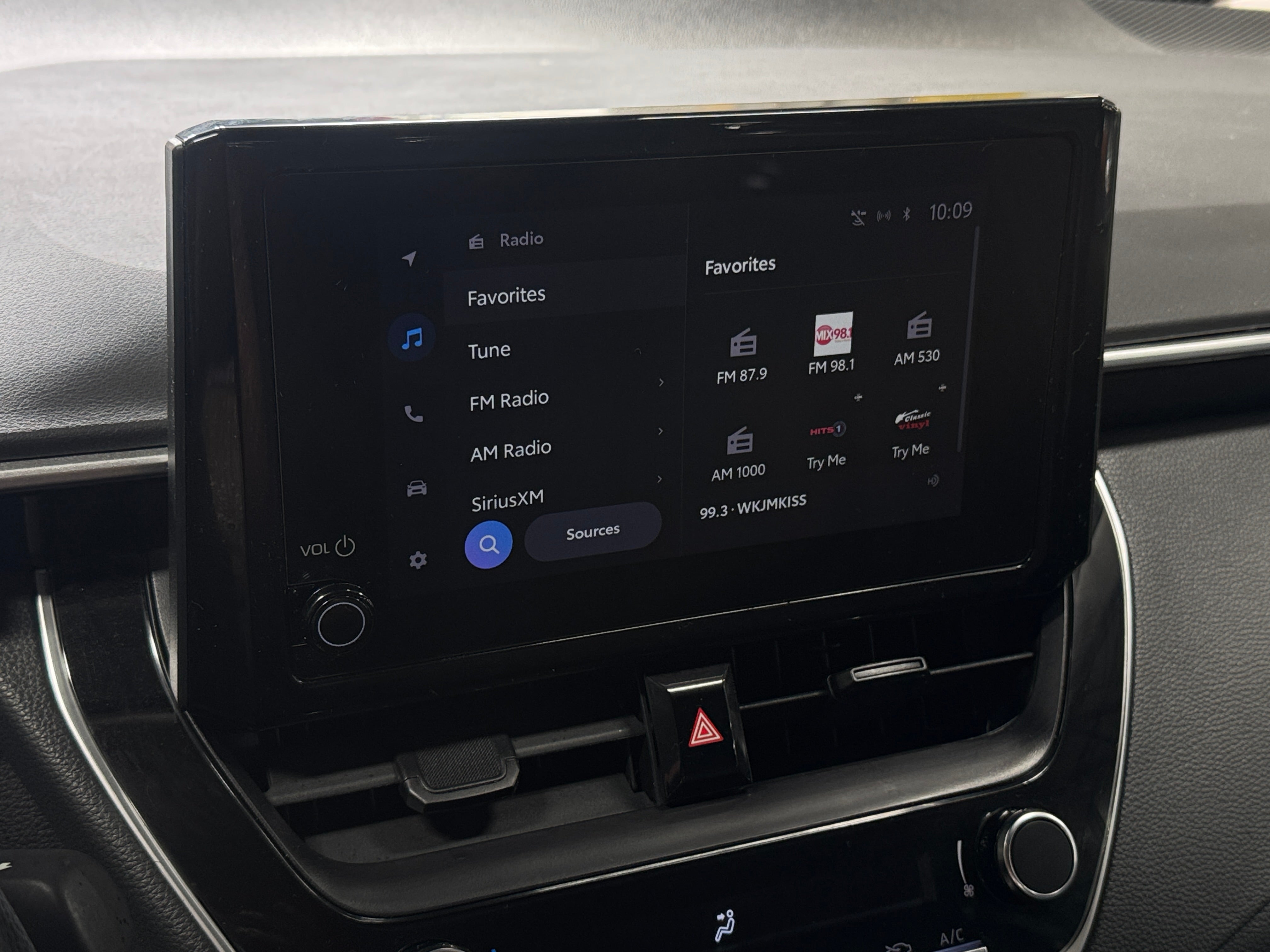 2024 Toyota Corolla LE - Photo 11