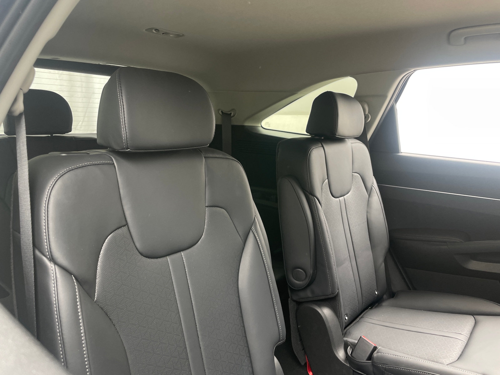 Thumbnail: 2023 Kia Sorento - 5