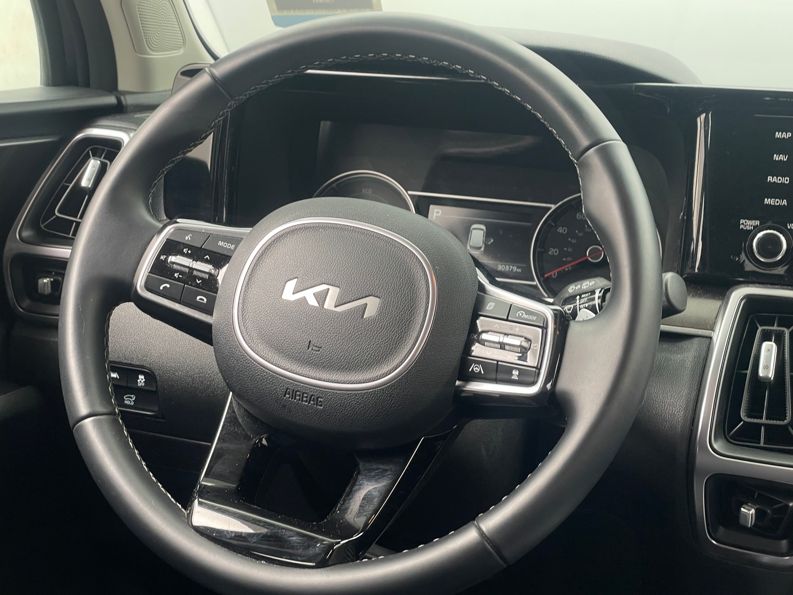 Thumbnail: 2023 Kia Sorento - 4