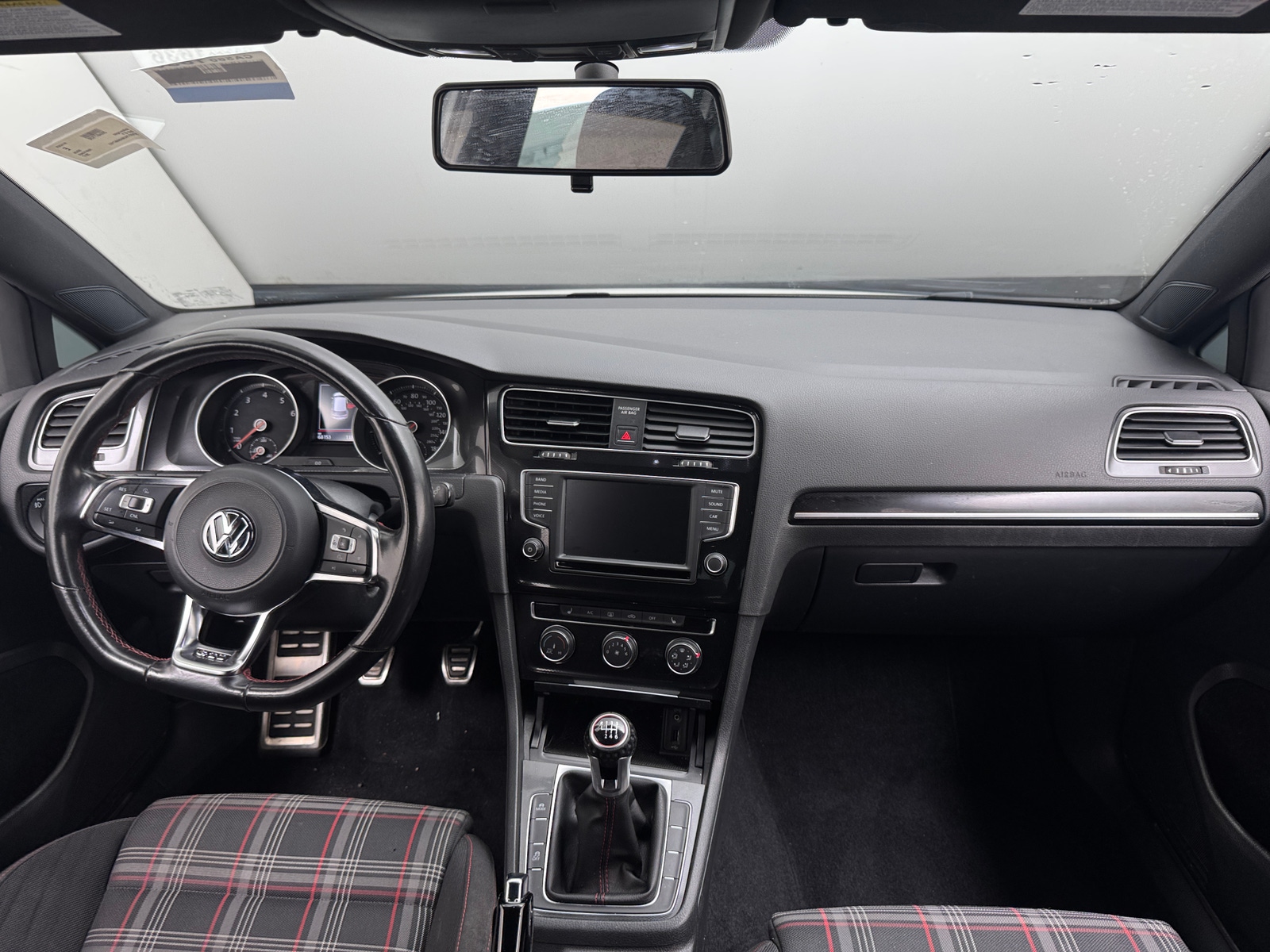 Thumbnail: 2017 Volkswagen Golf - 3