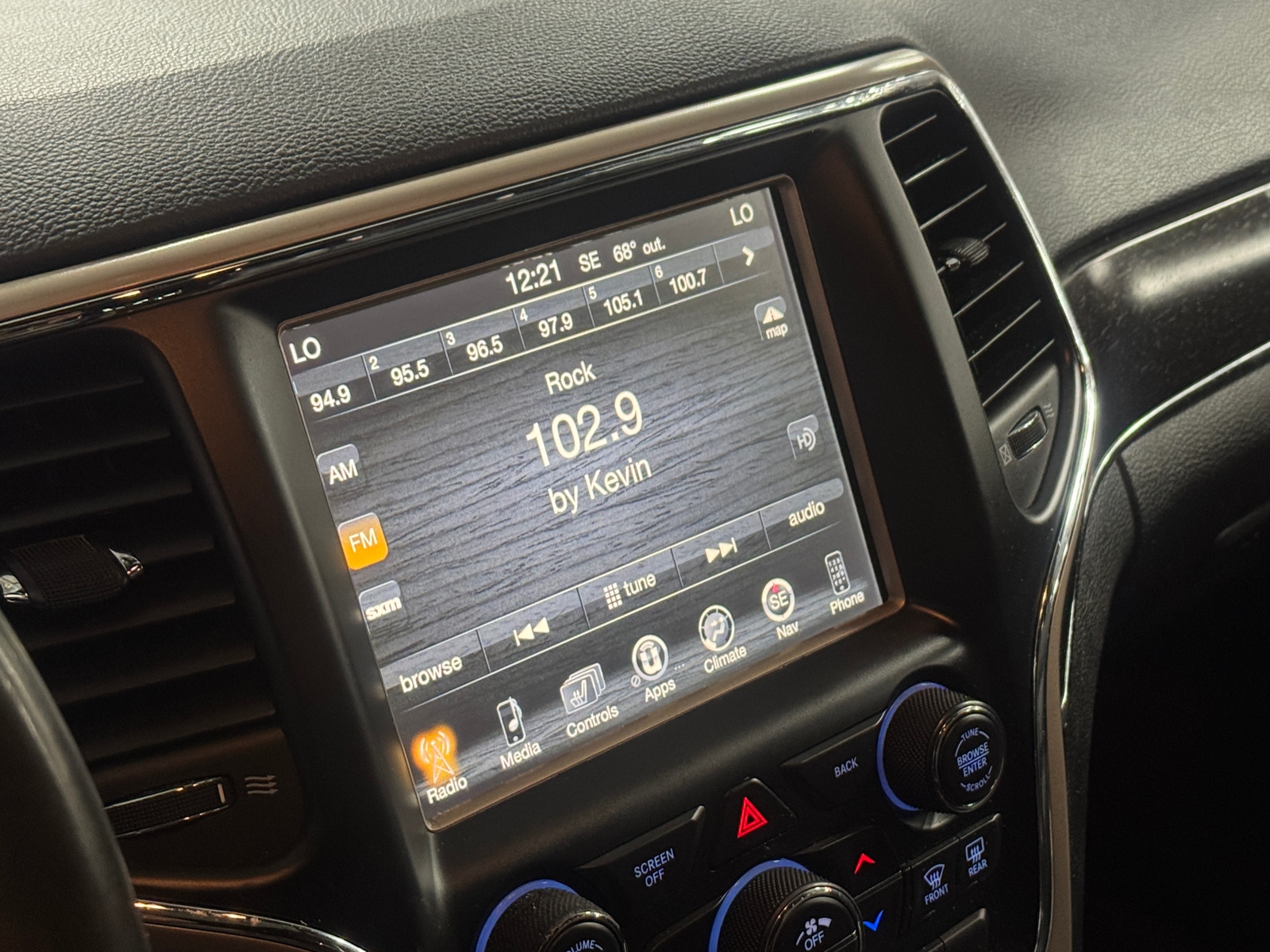 Thumbnail: 2017 Jeep Grand Cherokee - 3