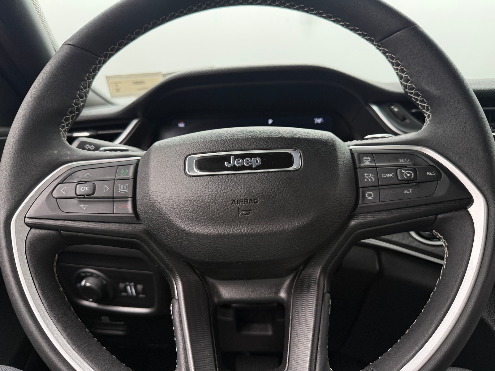 Thumbnail: 2024 Jeep Grand Cherokee - 4