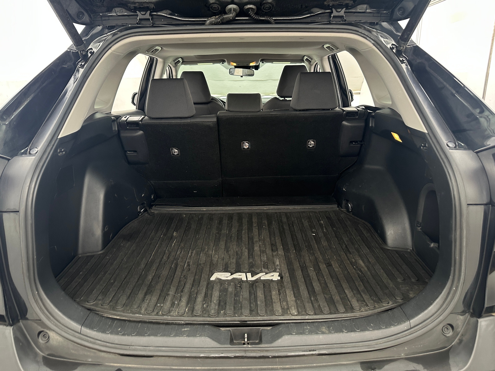 Thumbnail: 2019 Toyota RAV4 - 7