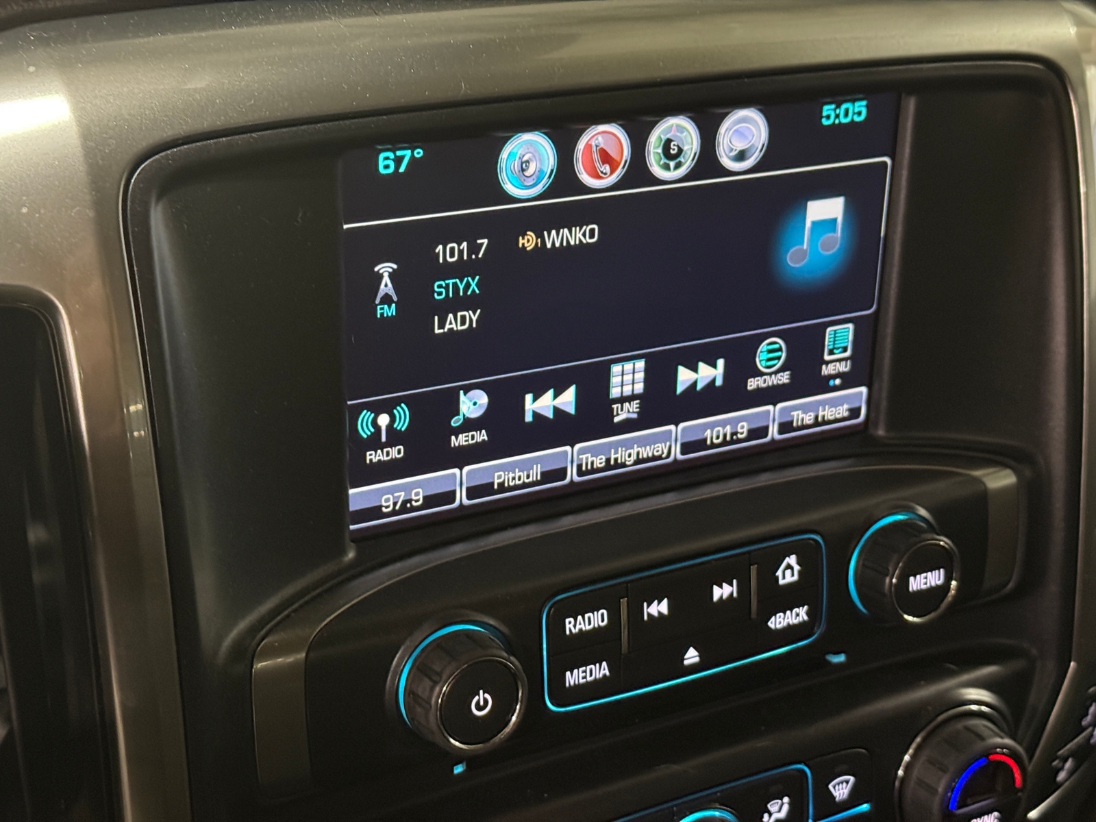 Thumbnail: 2017 Chevrolet Silverado 1500 - 3