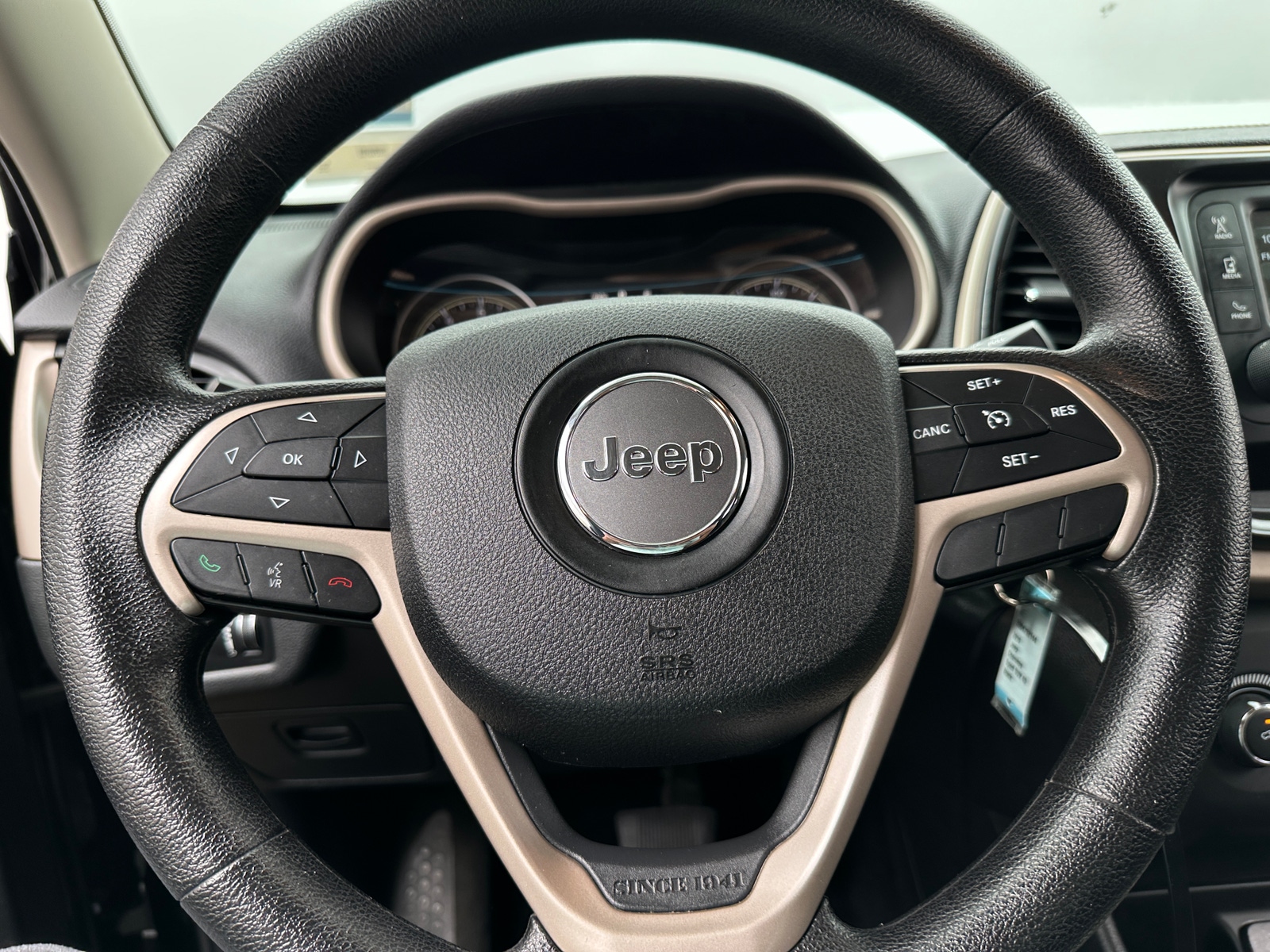 Thumbnail: 2016 Jeep Cherokee - 5