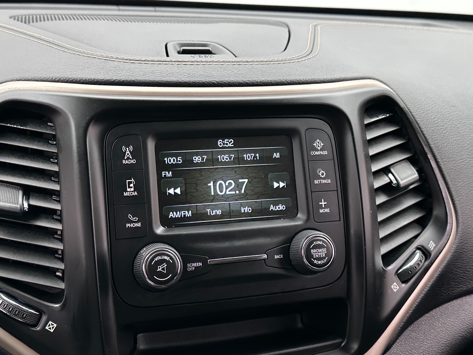 Thumbnail: 2016 Jeep Cherokee - 4
