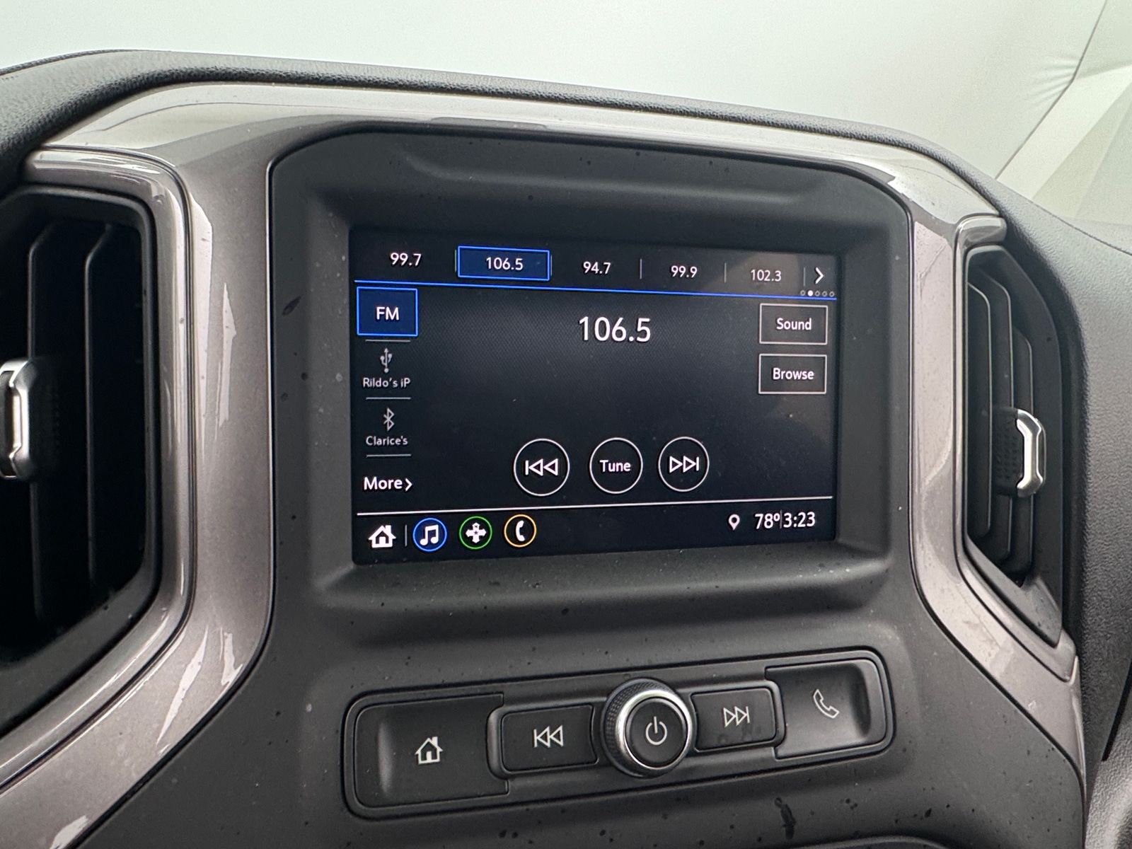 Thumbnail: 2021 Chevrolet Silverado 1500 - 4