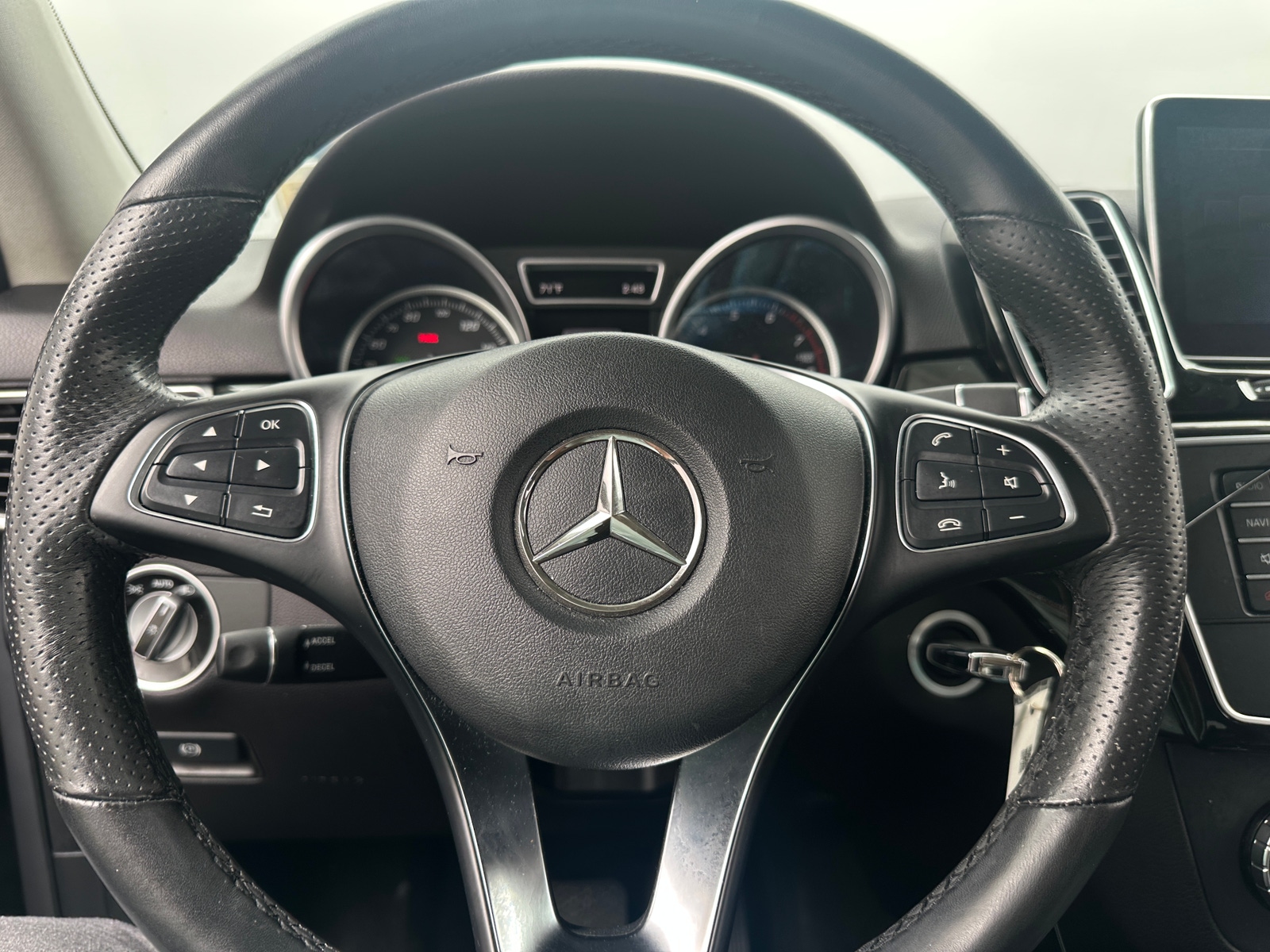 Thumbnail: 2016 Mercedes-Benz GLE - 4