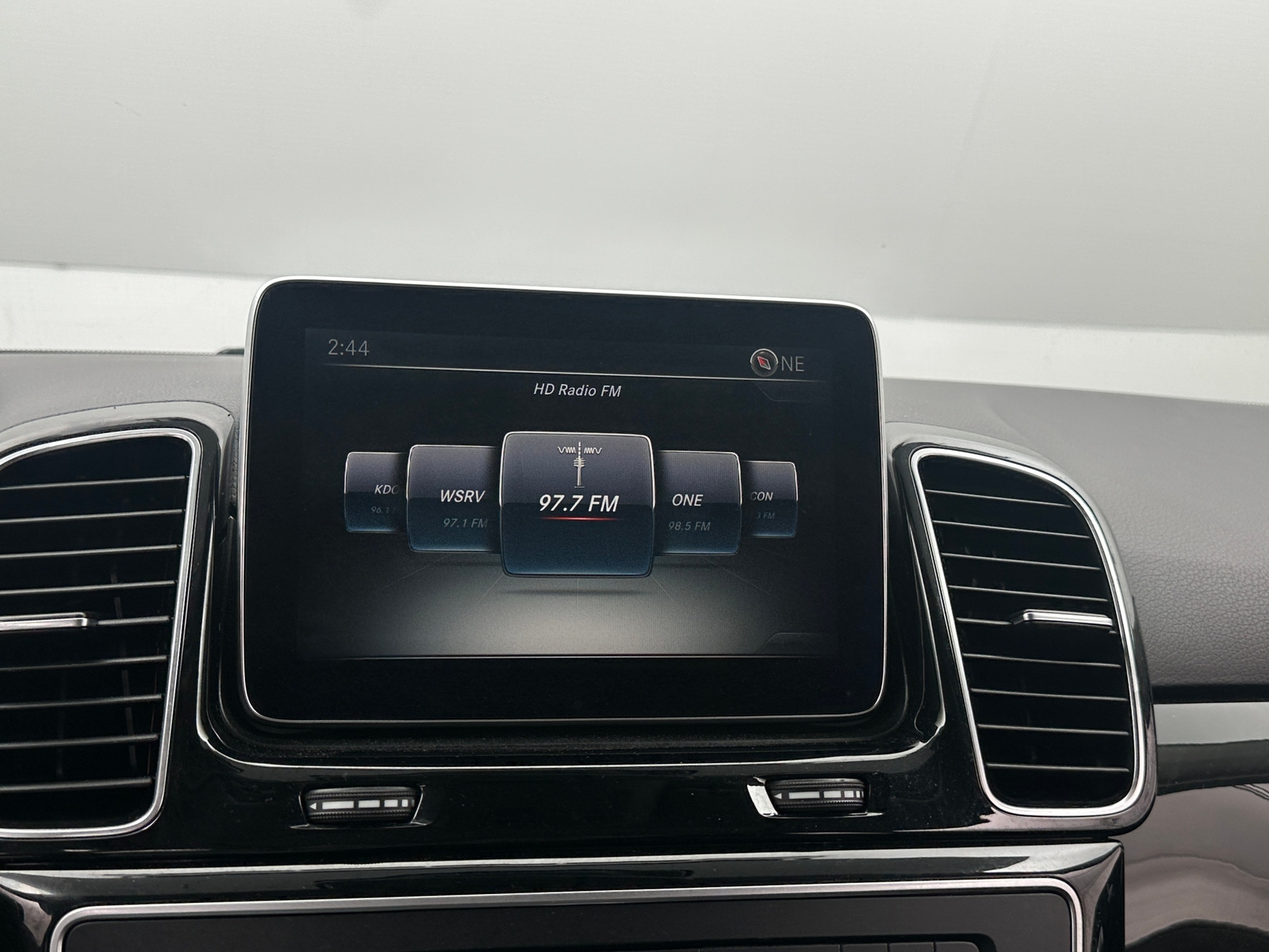 Thumbnail: 2016 Mercedes-Benz GLE - 3