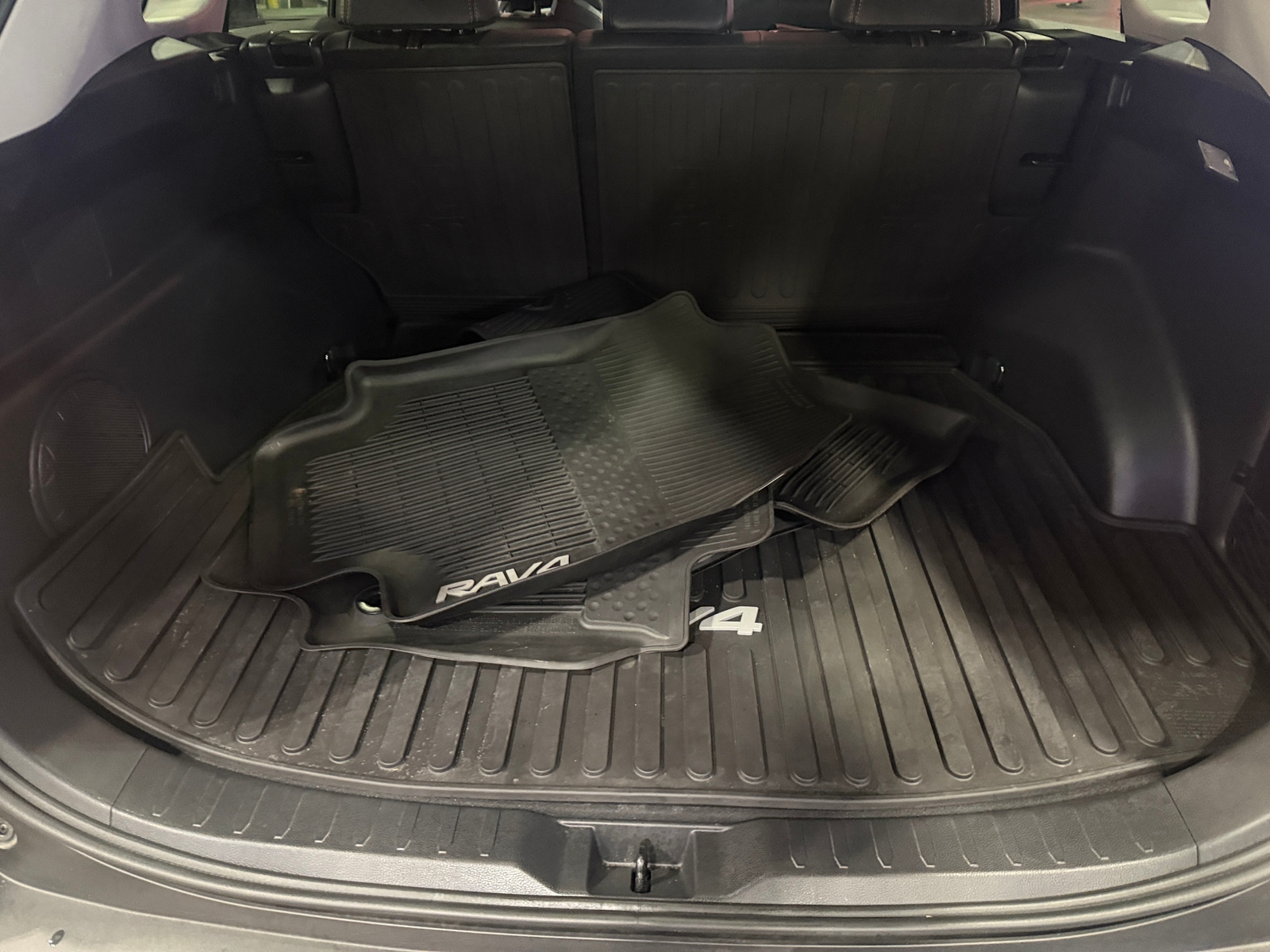 Thumbnail: 2019 Toyota RAV4 - 6