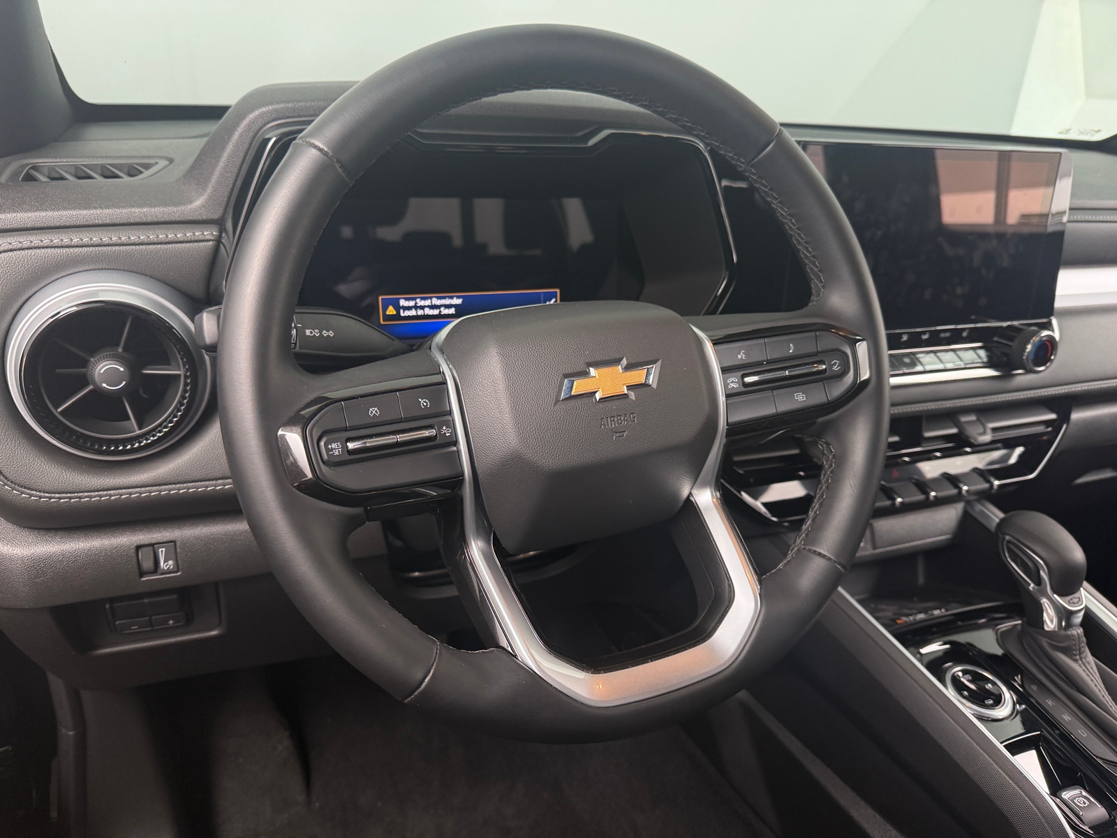 Thumbnail: 2024 Chevrolet Colorado - 5