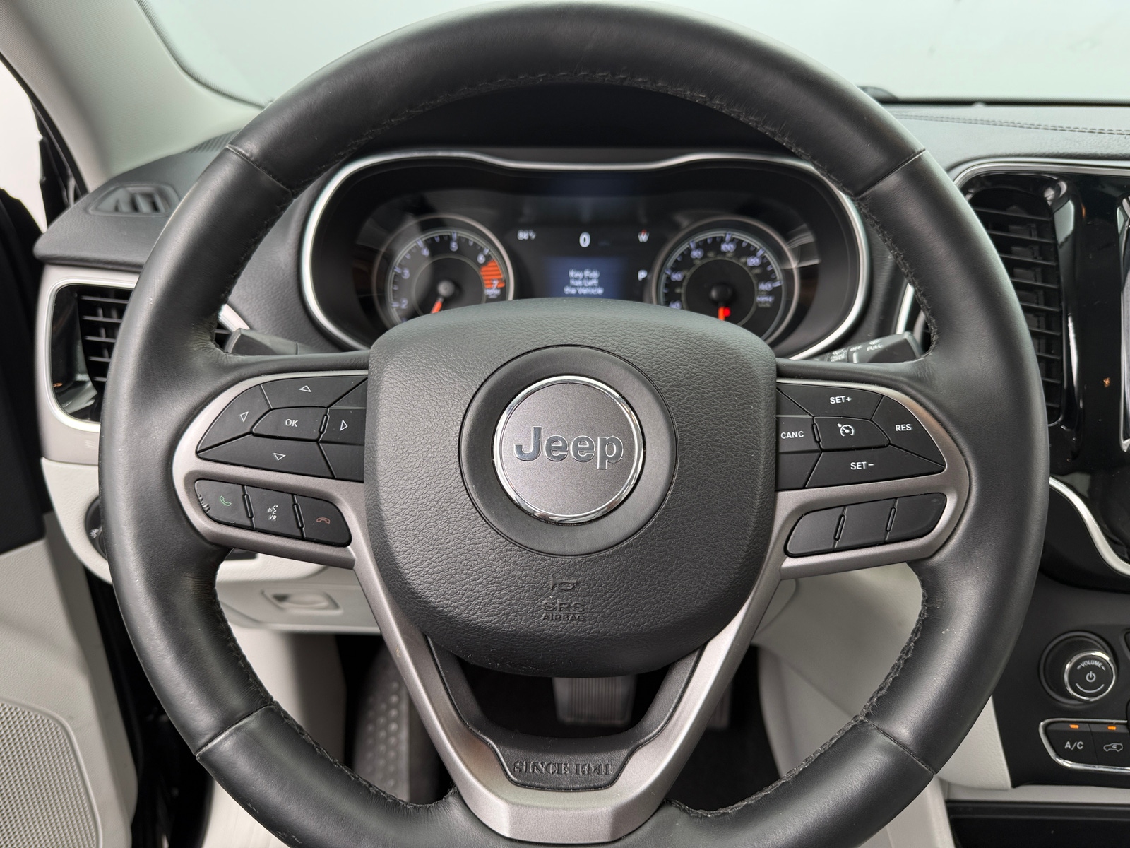 Thumbnail: 2019 Jeep Cherokee - 4