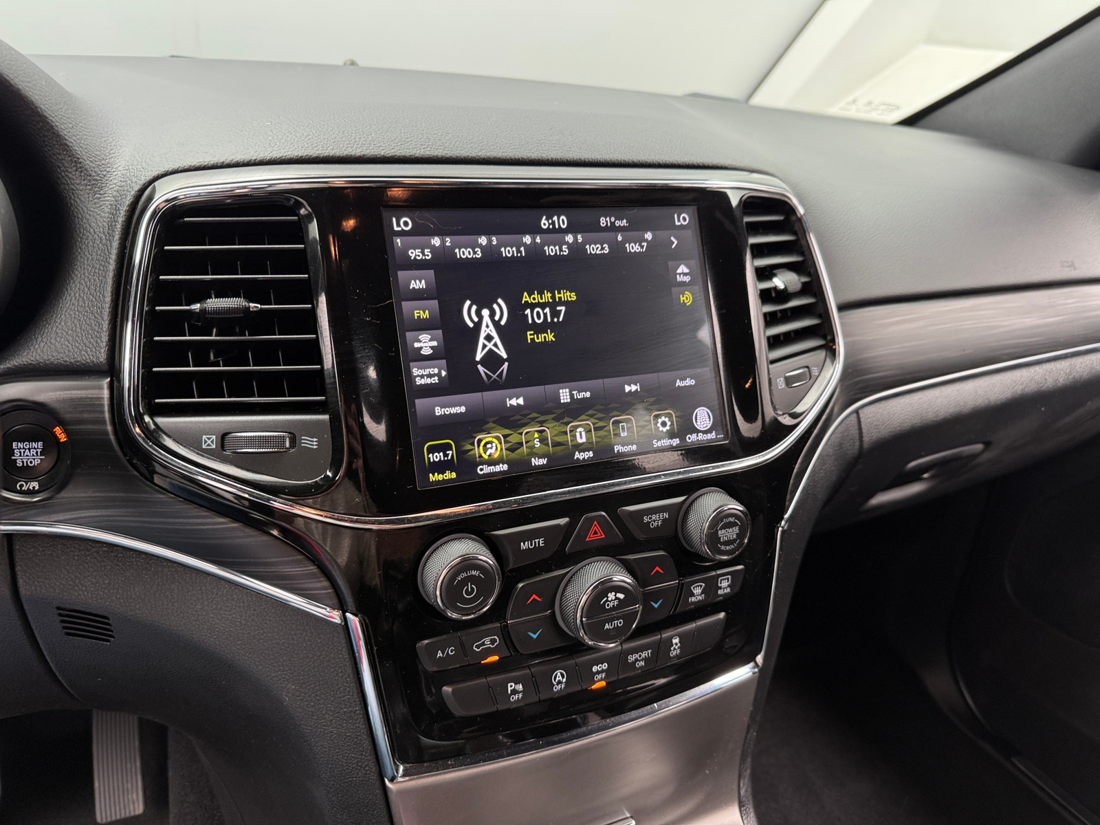 Thumbnail: 2020 Jeep Grand Cherokee - 3