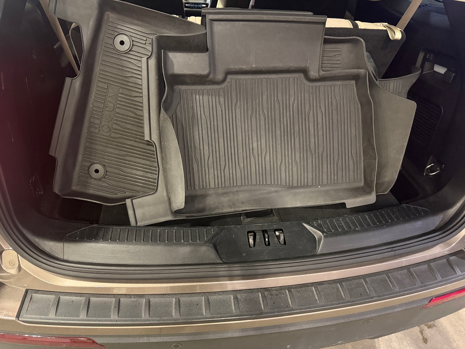 Thumbnail: 2021 Ford Explorer - 7