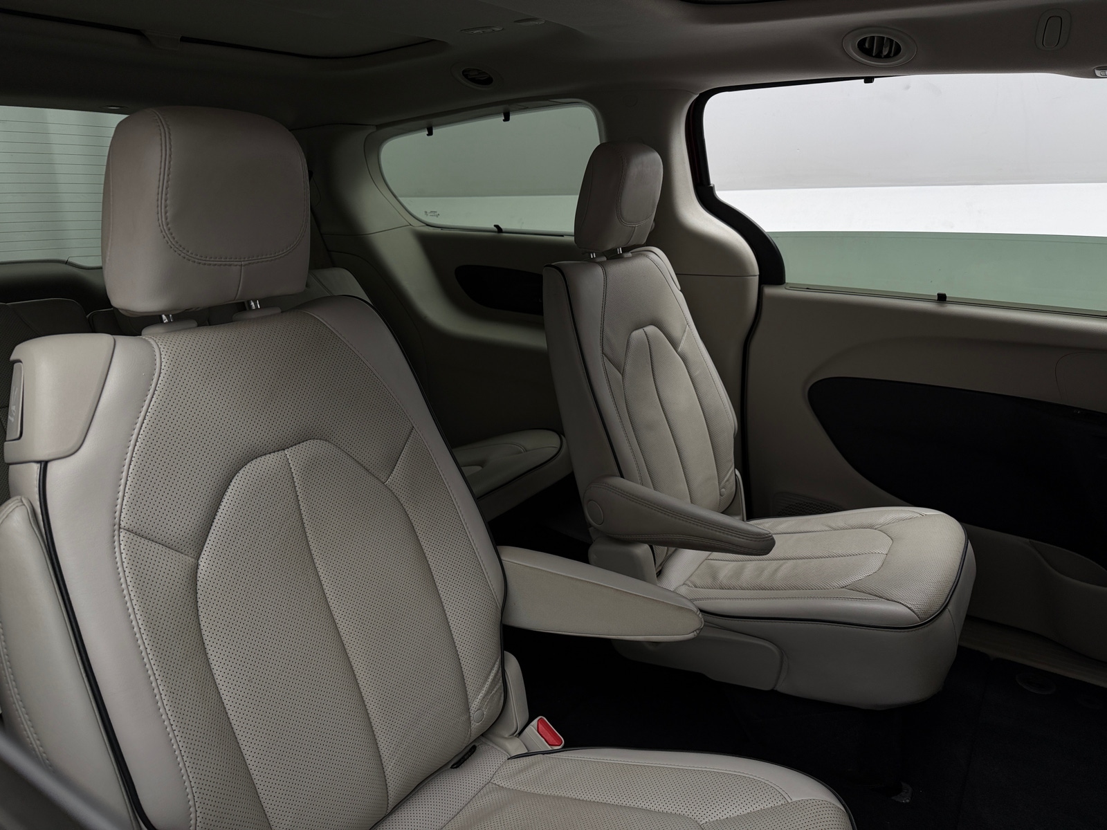Thumbnail: 2021 Chrysler Pacifica - 5
