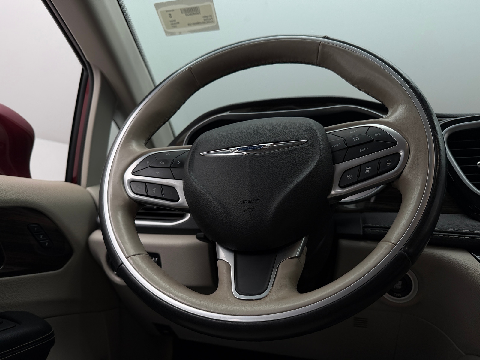 Thumbnail: 2021 Chrysler Pacifica - 4