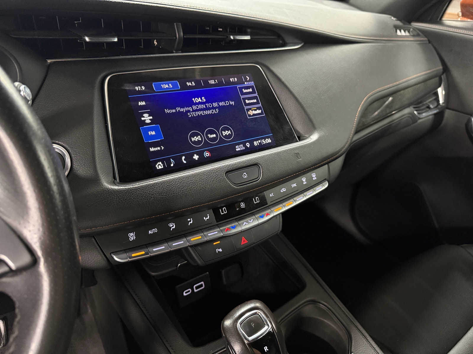 Thumbnail: 2019 Cadillac XT4 - 3
