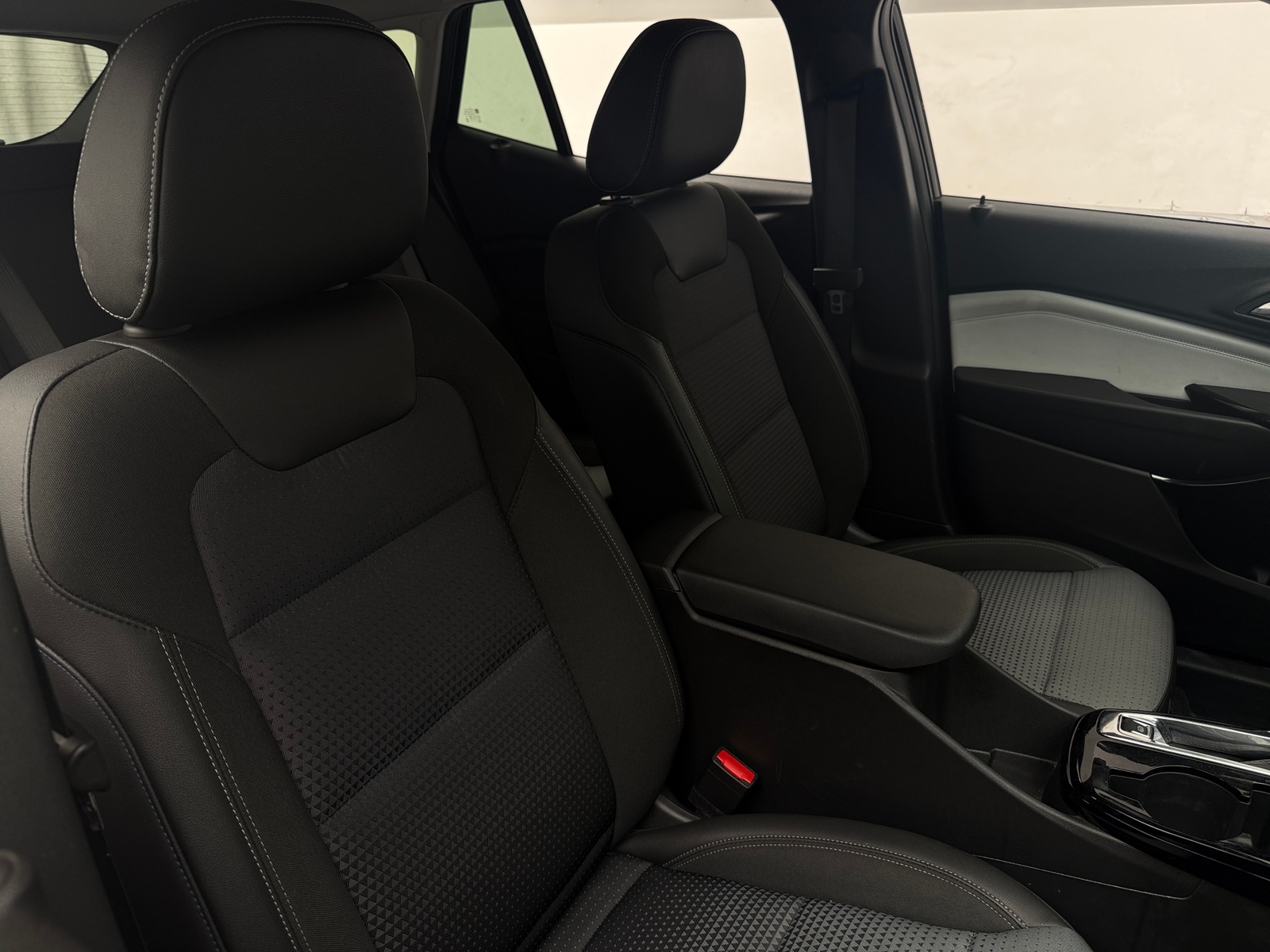 Thumbnail: 2025 Chevrolet Trax - 2
