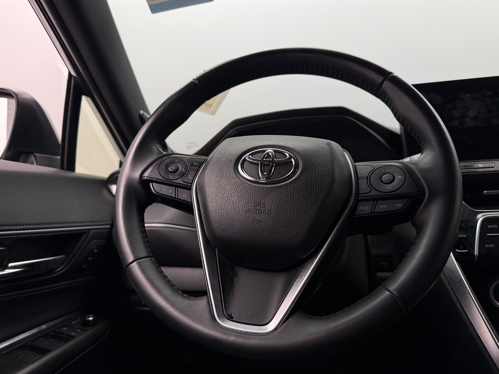 Thumbnail: 2024 Toyota Venza - 4