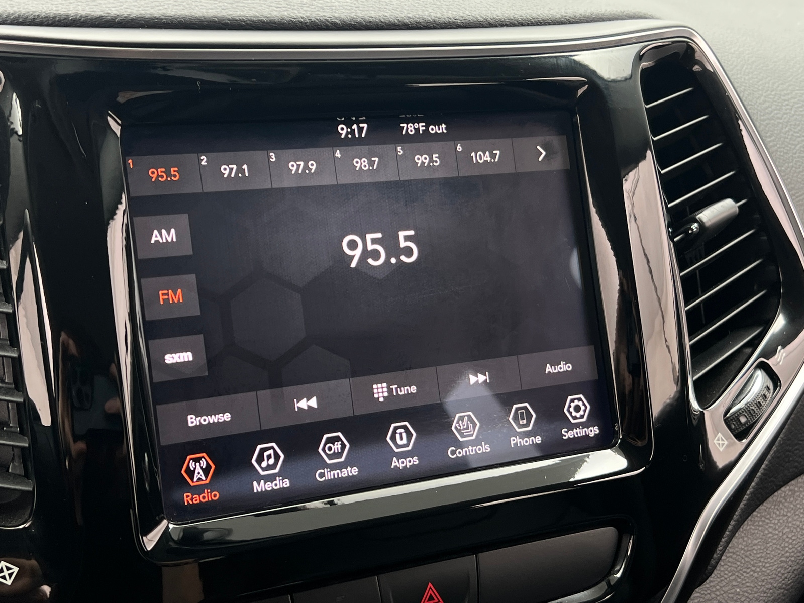 Thumbnail: 2019 Jeep Cherokee - 3