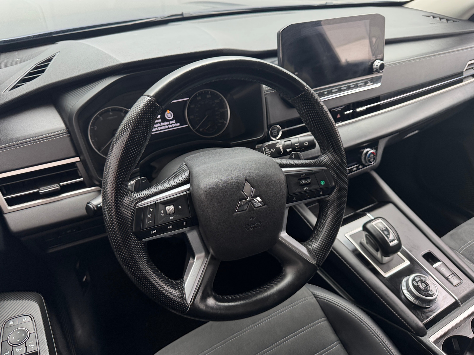 Thumbnail: 2024 Mitsubishi Outlander - 4