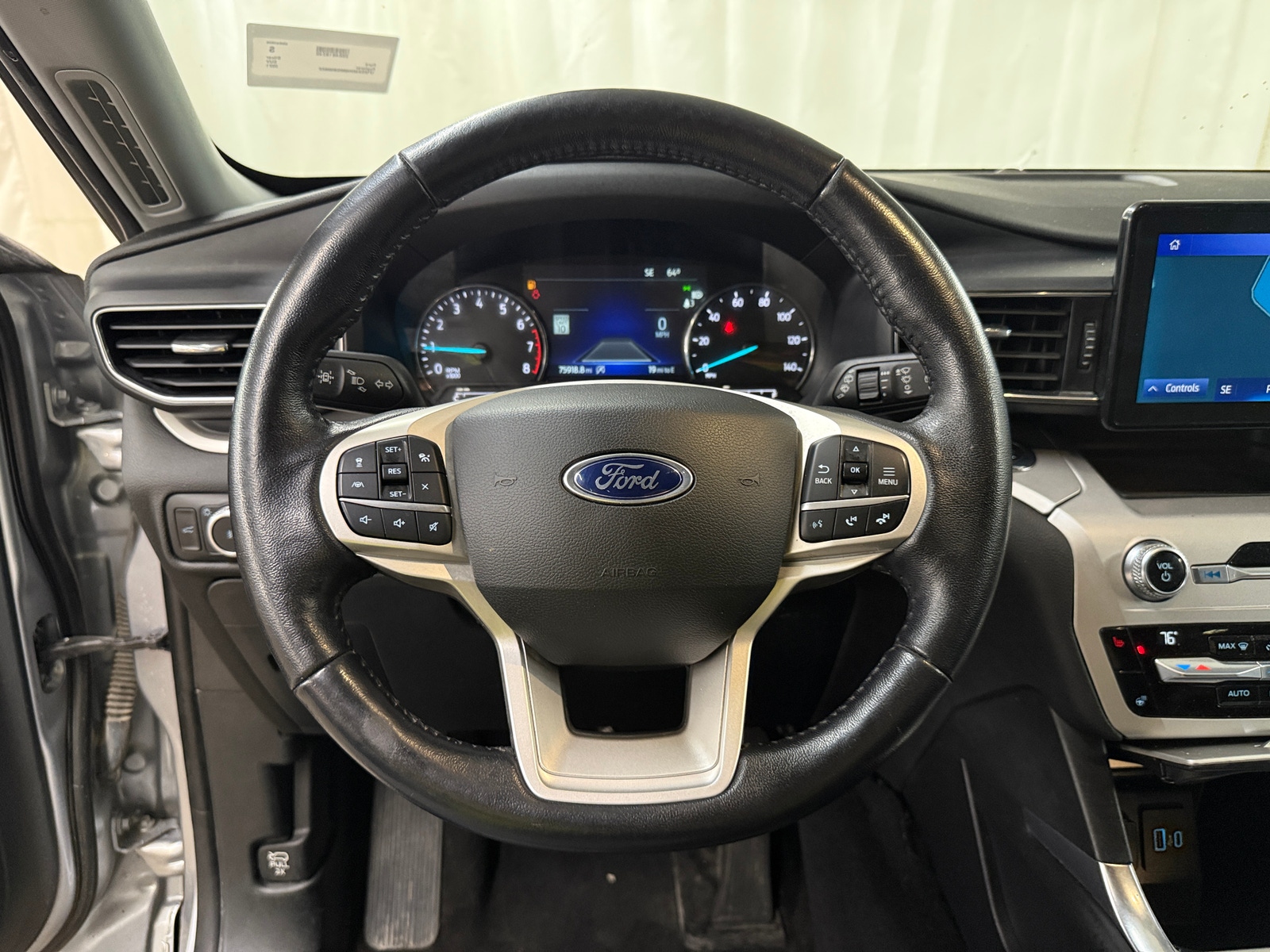 Thumbnail: 2021 Ford Explorer - 4