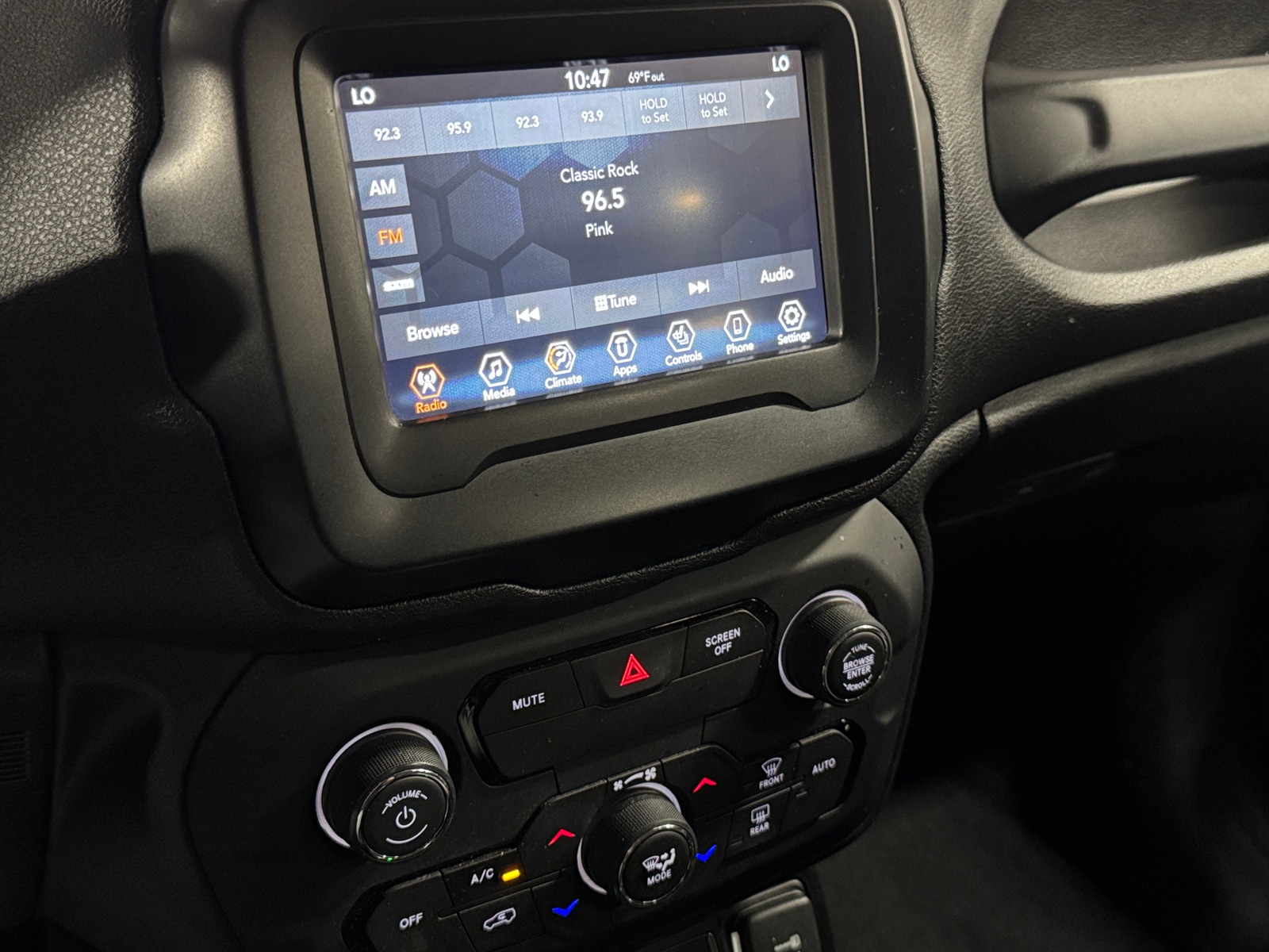 Thumbnail: 2018 Jeep Renegade - 4