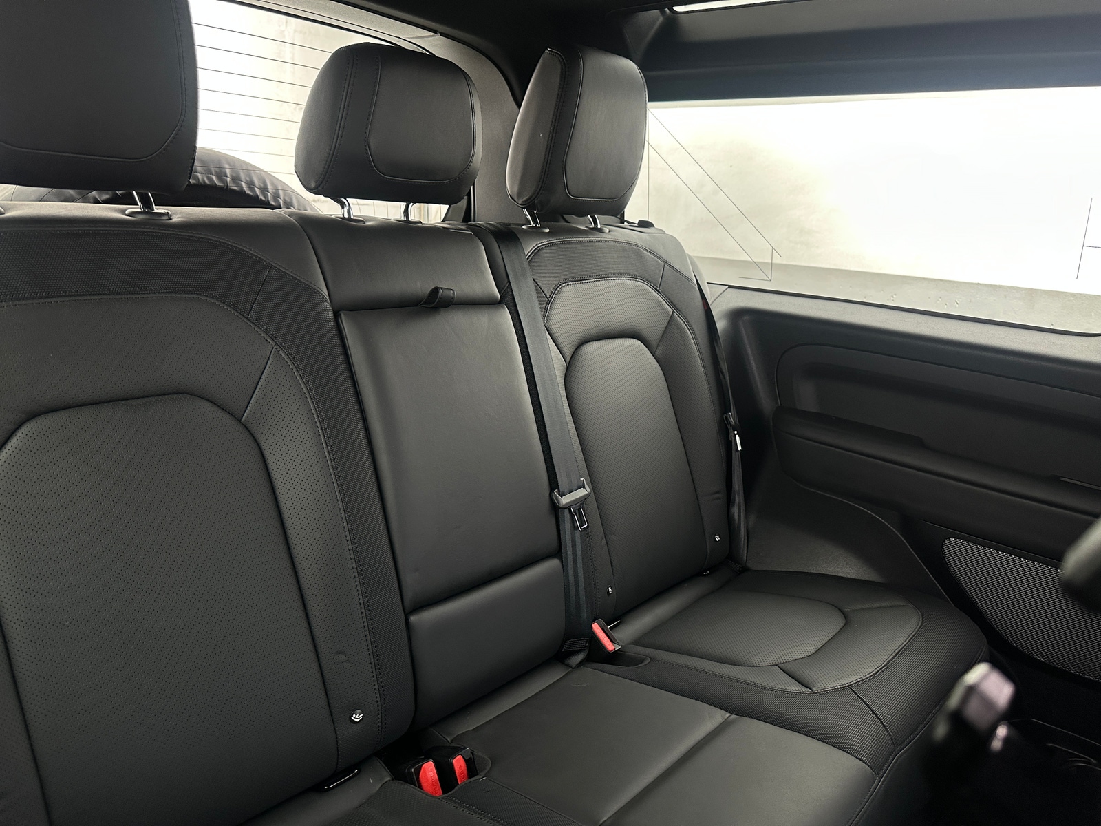 Thumbnail: 2023 Land Rover Defender - 4