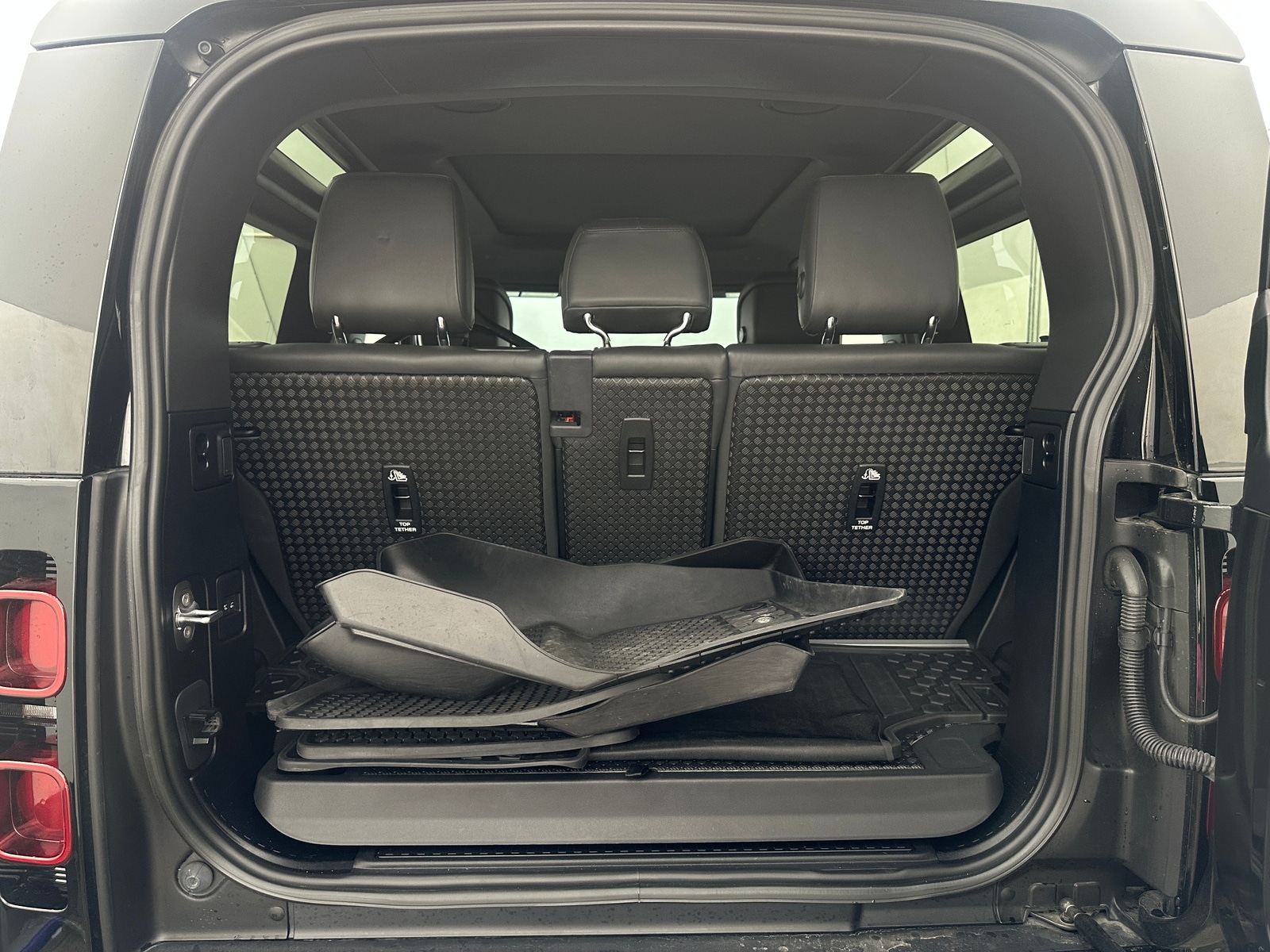 Thumbnail: 2023 Land Rover Defender - 5