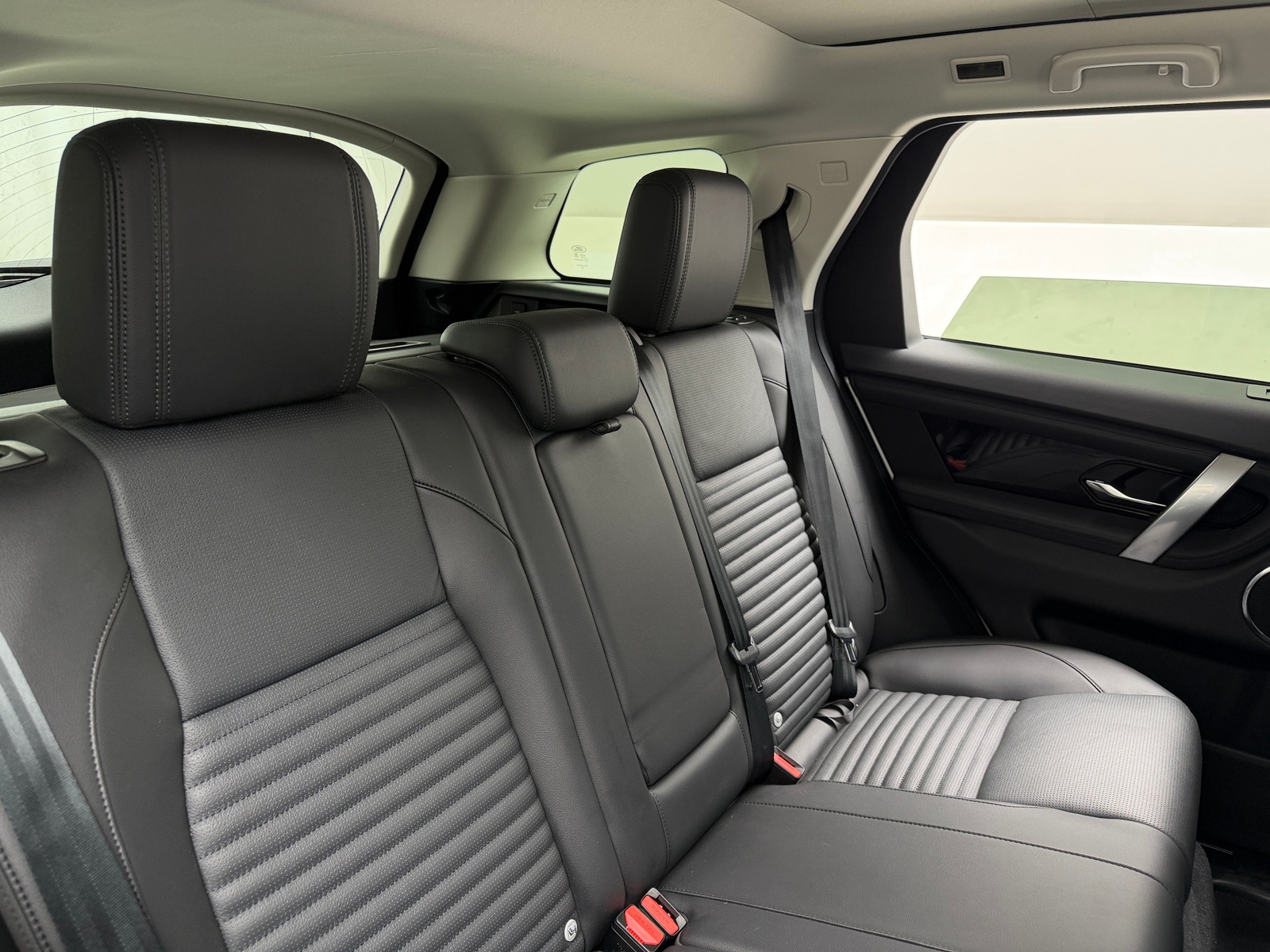 Thumbnail: 2025 Land Rover Discovery Sport - 5