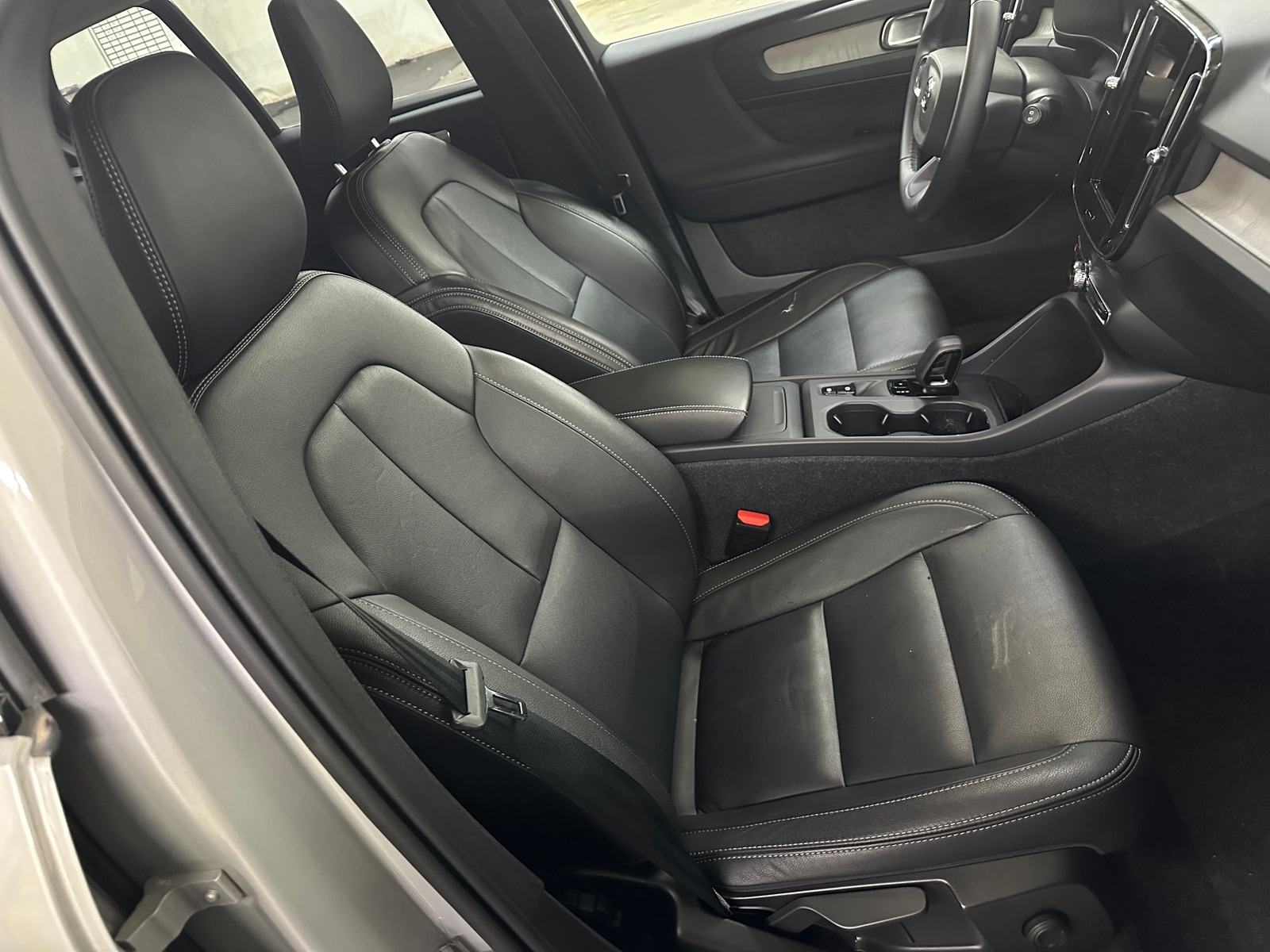 Thumbnail: 2024 Volvo XC40 - 2
