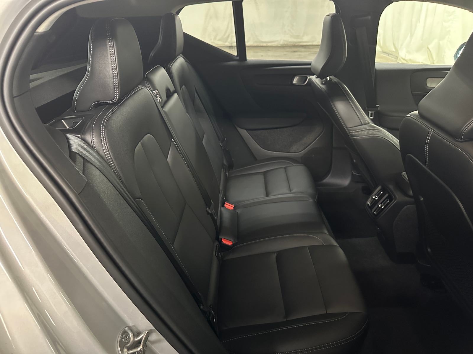 Thumbnail: 2024 Volvo XC40 - 6