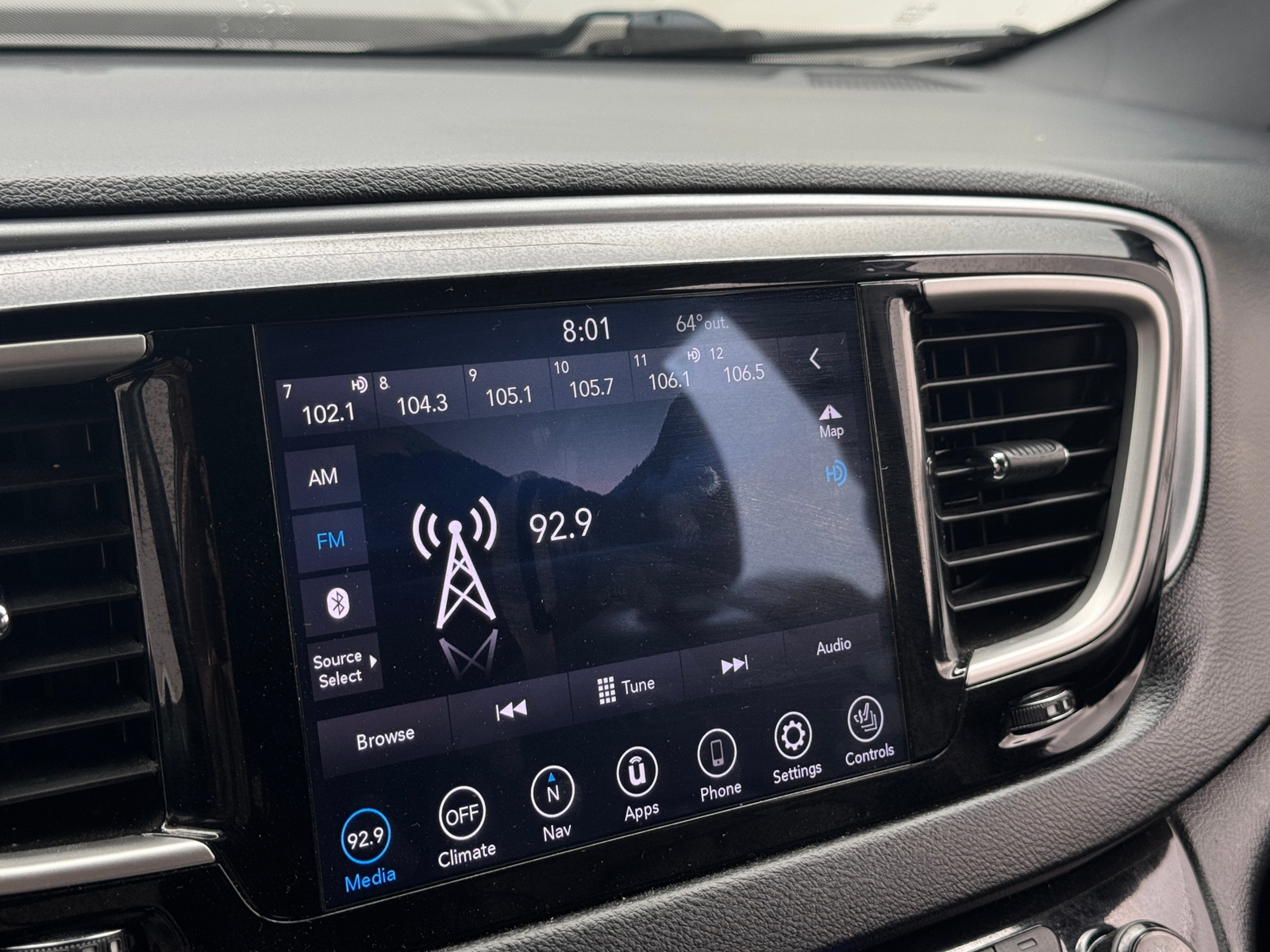 Thumbnail: 2020 Chrysler Pacifica - 3