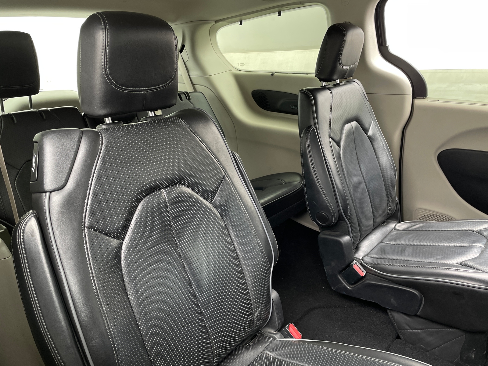 Thumbnail: 2019 Chrysler Pacifica - 5