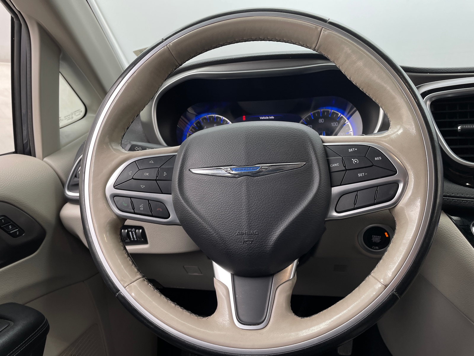 Thumbnail: 2019 Chrysler Pacifica - 4