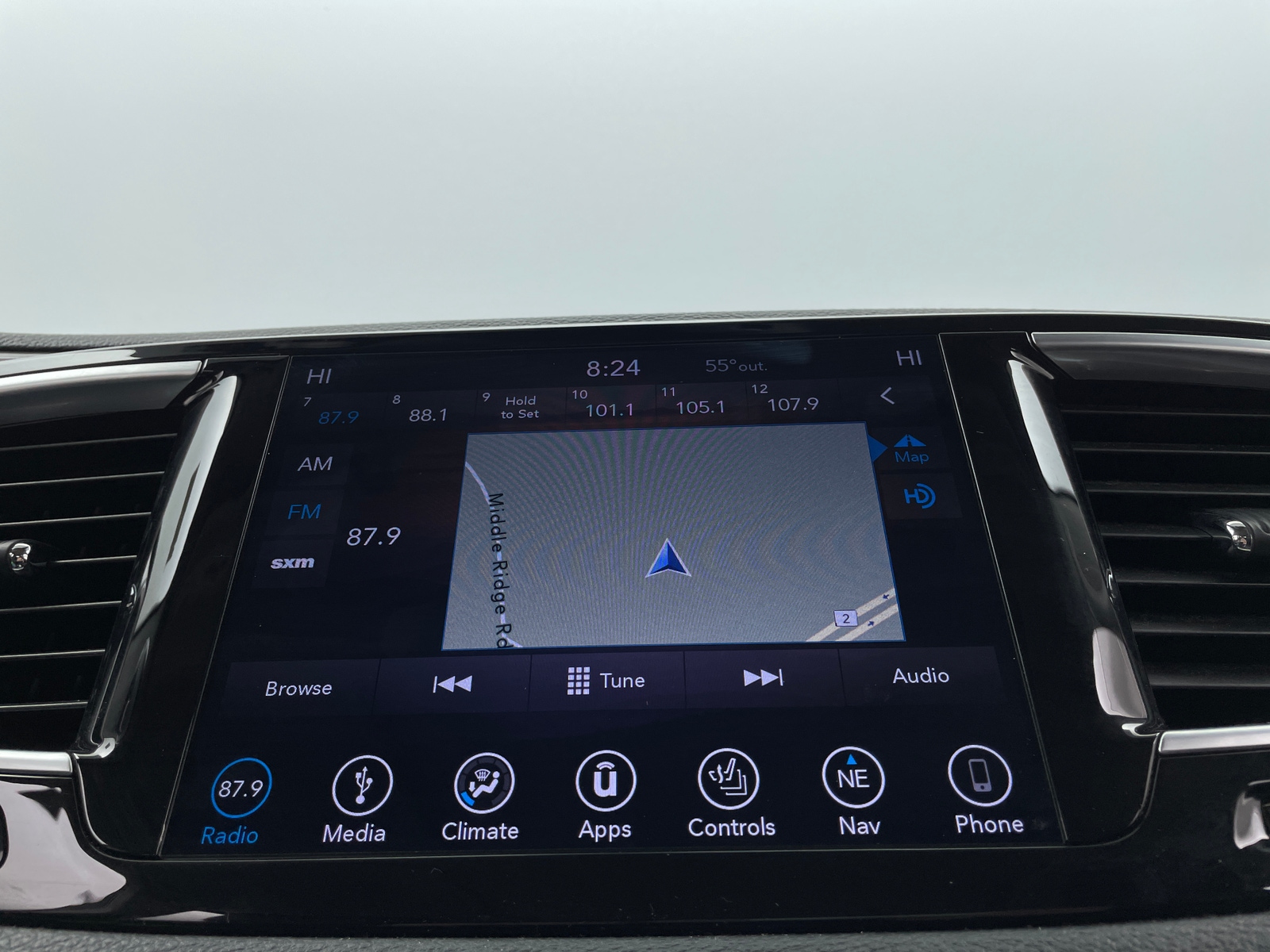 Thumbnail: 2019 Chrysler Pacifica - 3